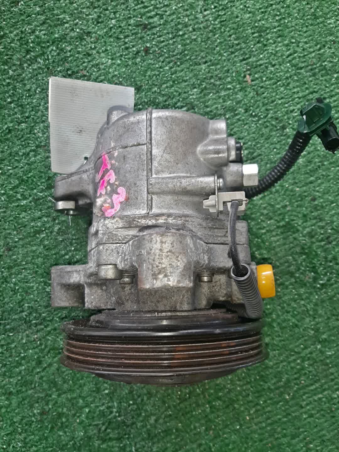 Компрессор кондиционера HONDA N-BOX JF3 S07B 1 ракурс