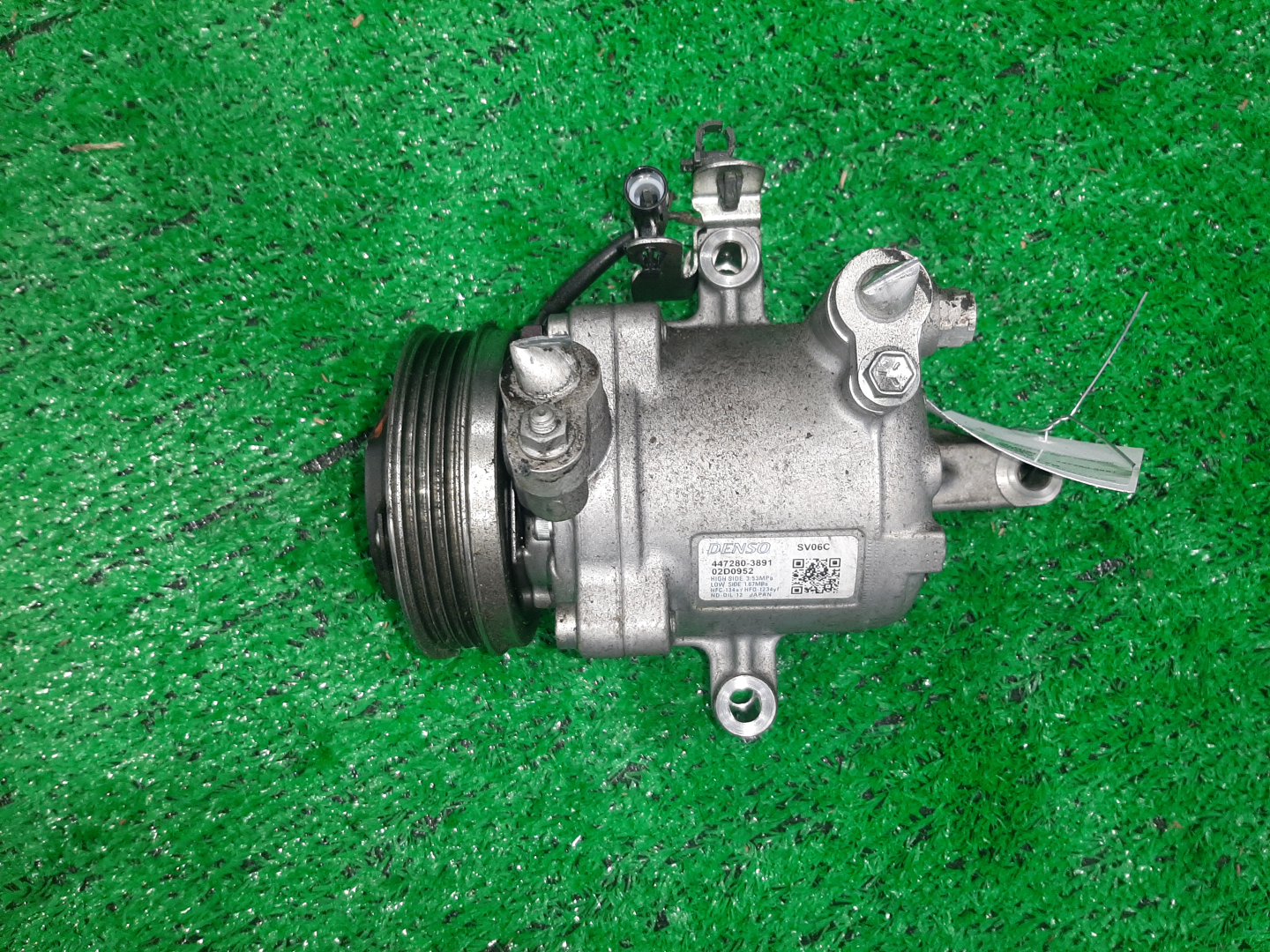 Компрессор кондиционера SUZUKI HUSTLER MR92S R06D 447280-3891 1 ракурс