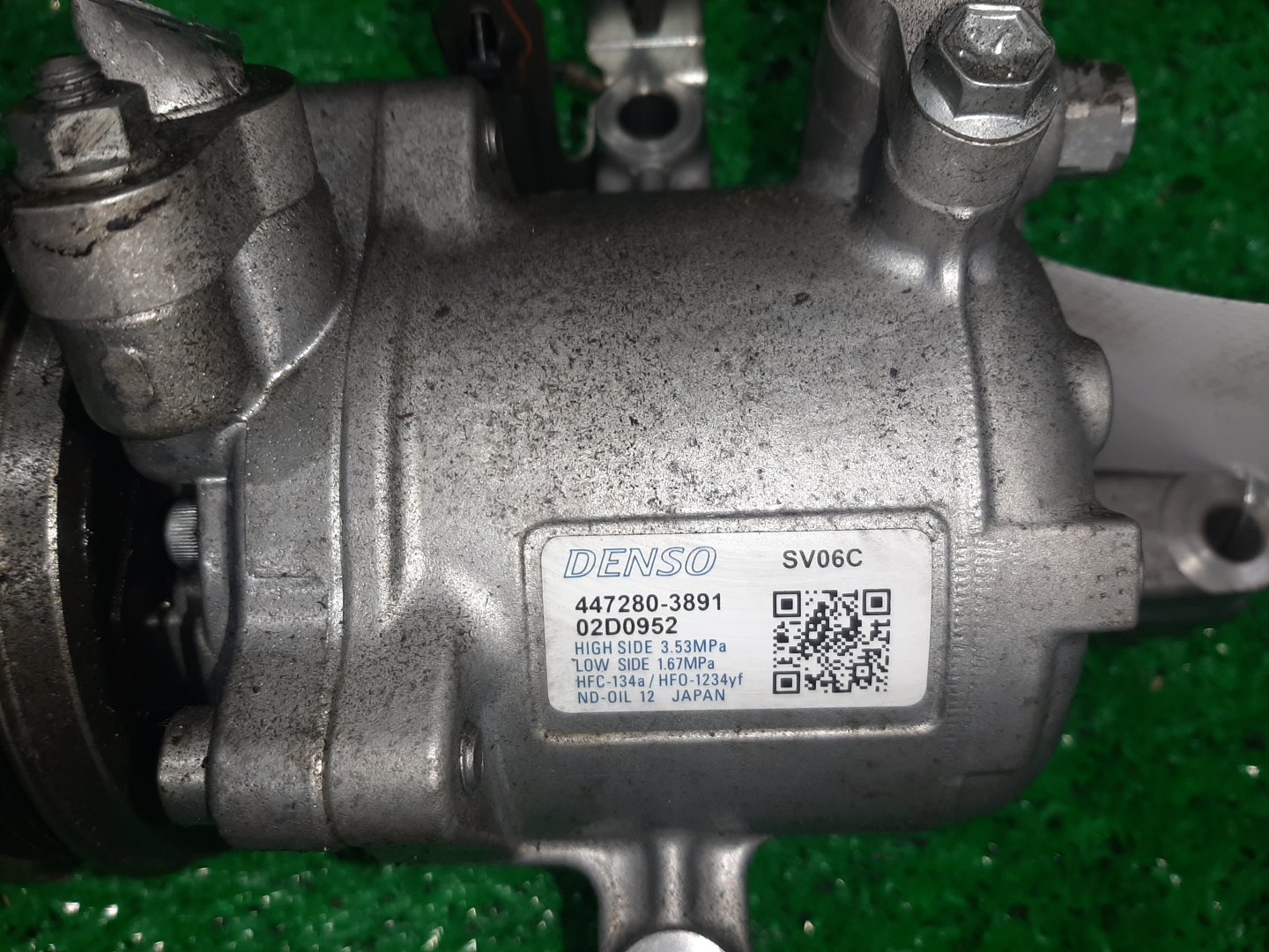 Компрессор кондиционера SUZUKI HUSTLER MR92S R06D 447280-3891 2 ракурс