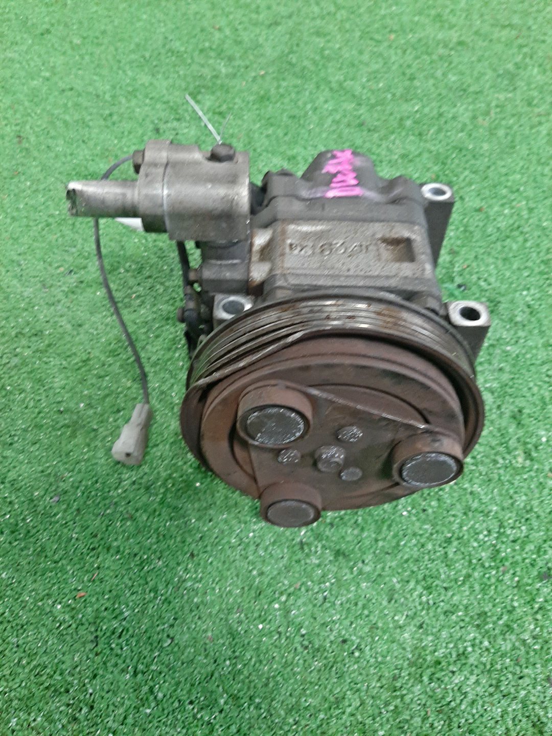 Компрессор кондиционера MAZDA DEMIO DW5W B5 1 ракурс
