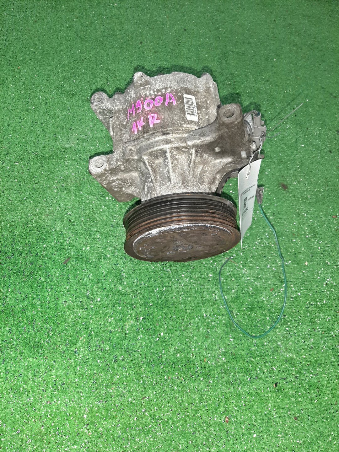 Компрессор кондиционера TOYOTA TANK M900A 1KR-FE 447280-3830 1 ракурс