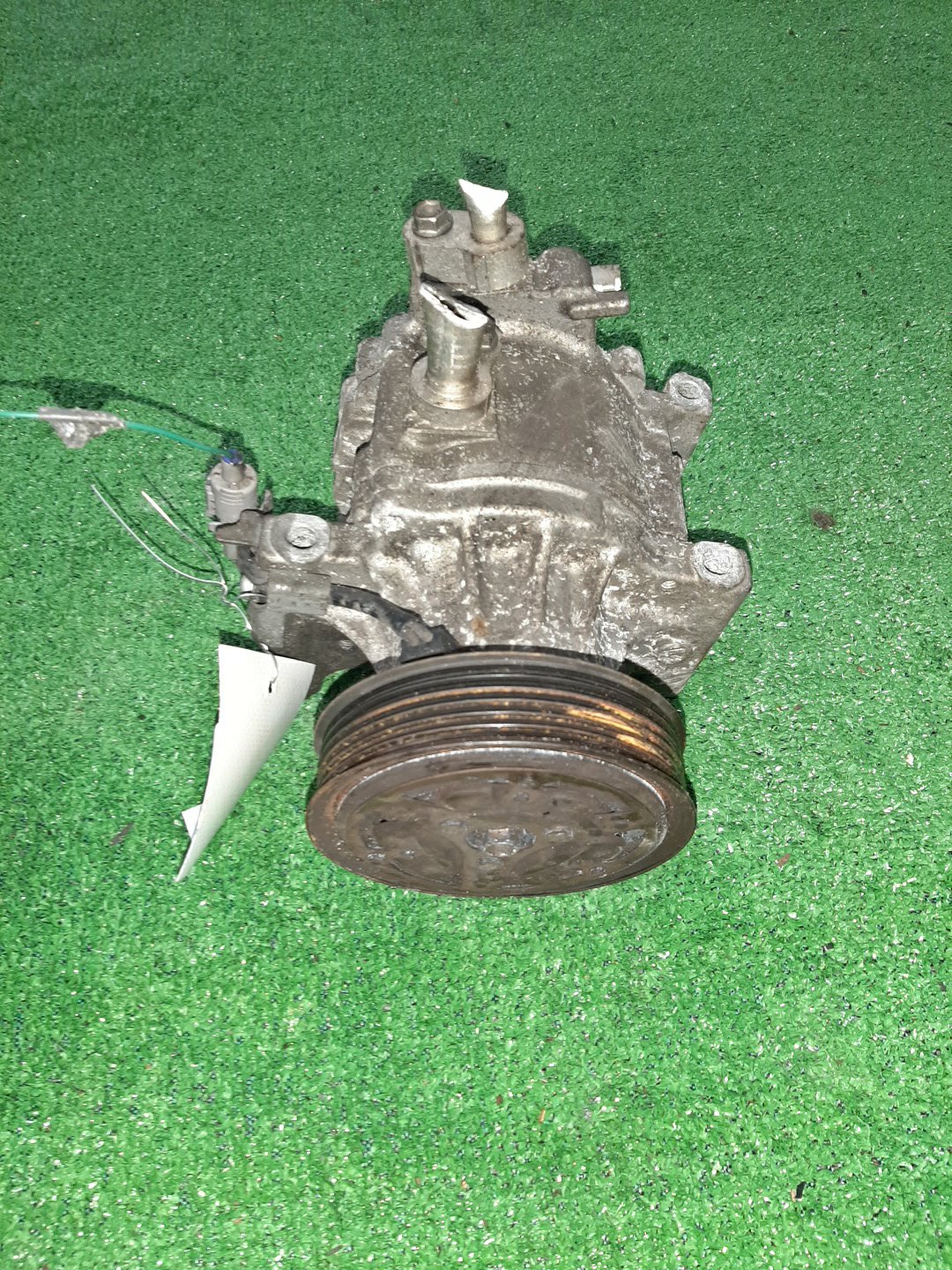 Компрессор кондиционера TOYOTA TANK M900A 1KR-FE 447280-3830 2 ракурс