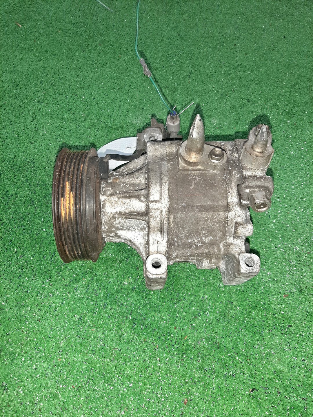 Компрессор кондиционера TOYOTA TANK M900A 1KR-FE 447280-3830 3 ракурс