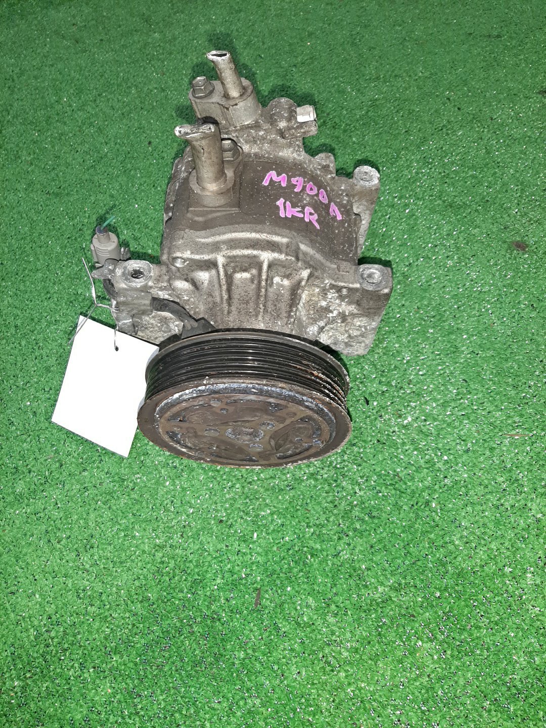 Компрессор кондиционера TOYOTA TANK M900A 1KR-FE 447280-3600 1 ракурс
