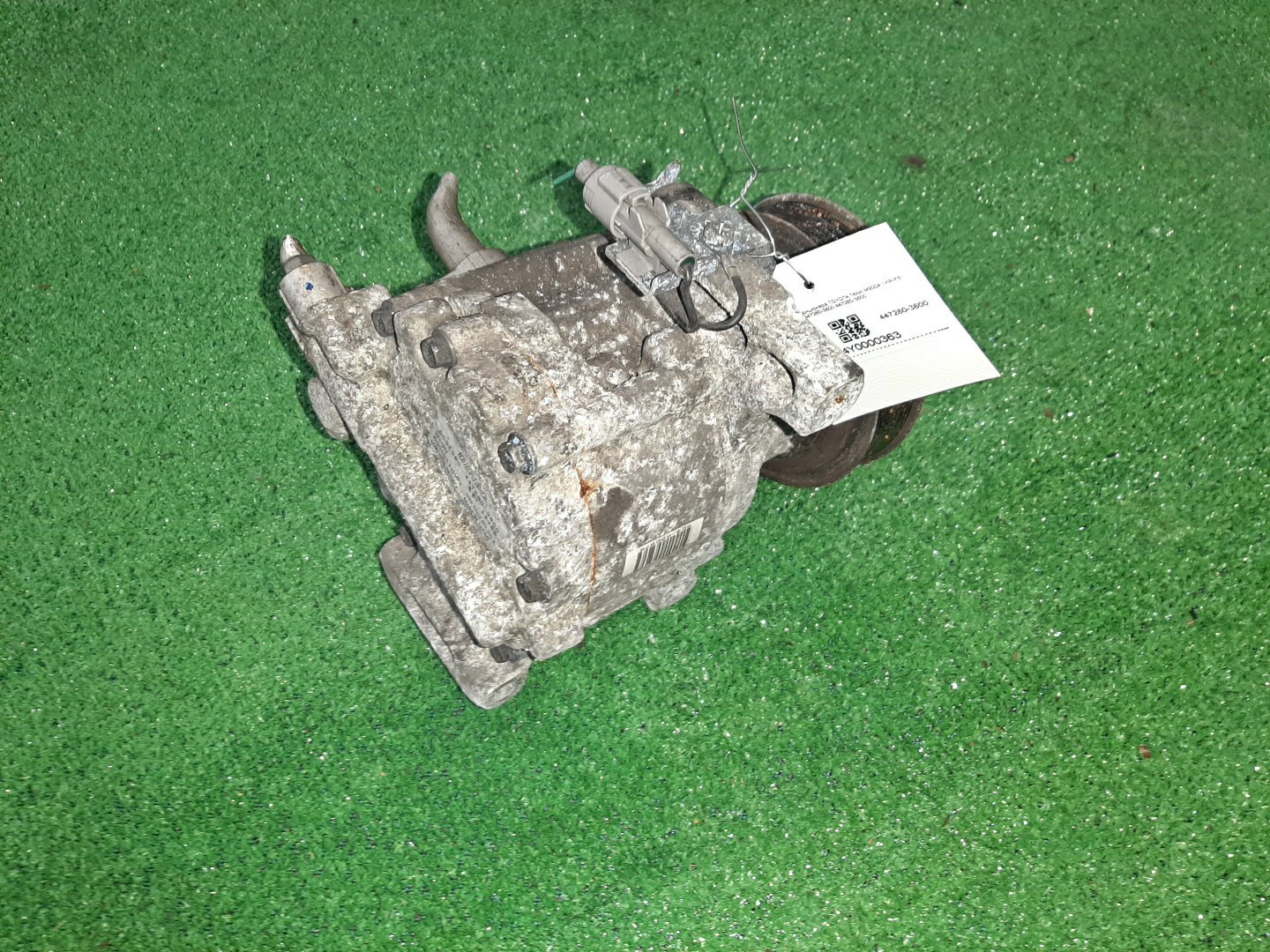 Компрессор кондиционера TOYOTA TANK M900A 1KR-FE 447280-3600 3 ракурс