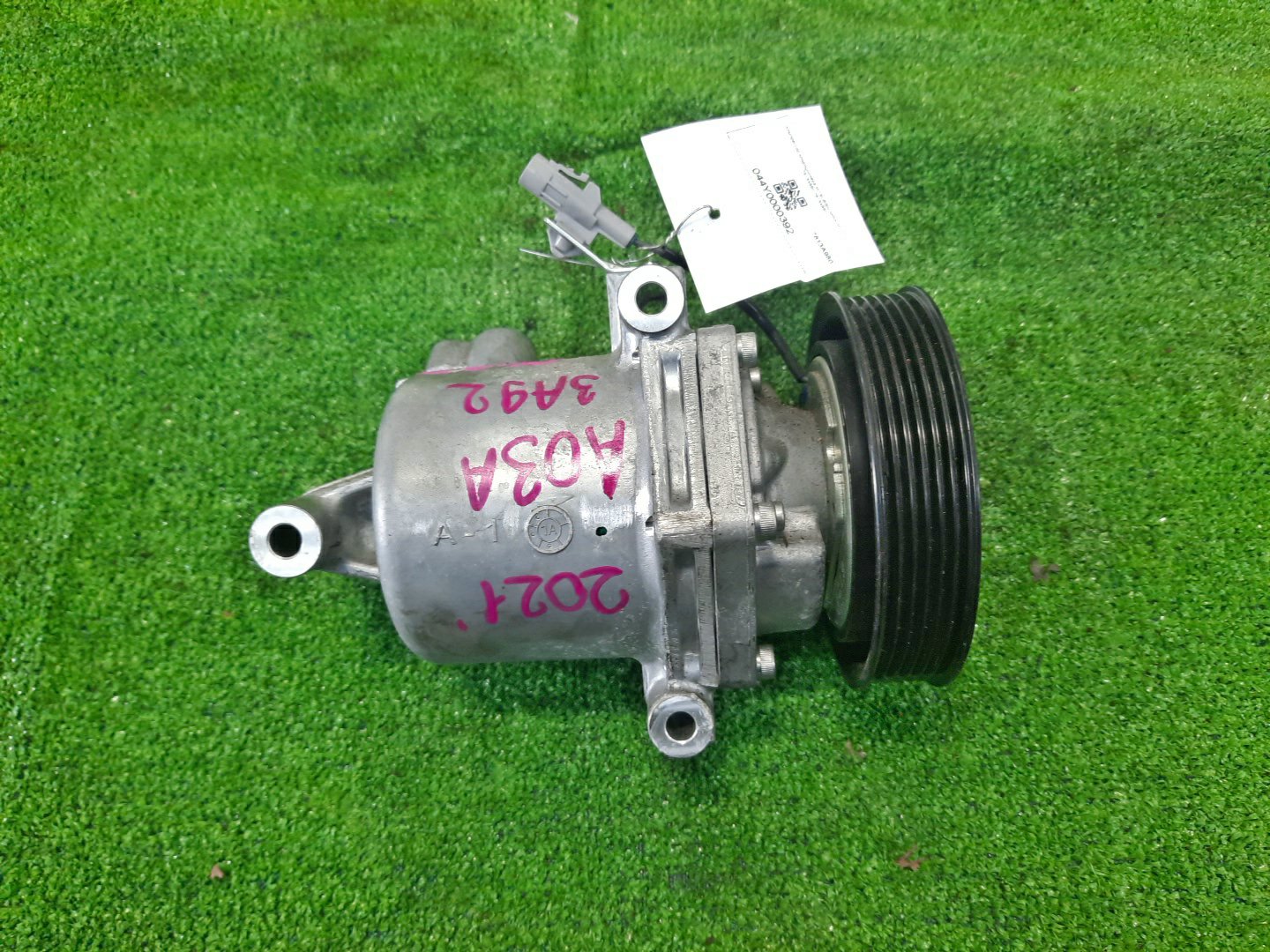 Компрессор кондиционера MITSUBISHI MIRAGE A03A 3A92 7813A980 1 ракурс Компрессор кондиционера MITSUBISHI MIRAGE A03A 3A92 7813A980 1 ракурс
