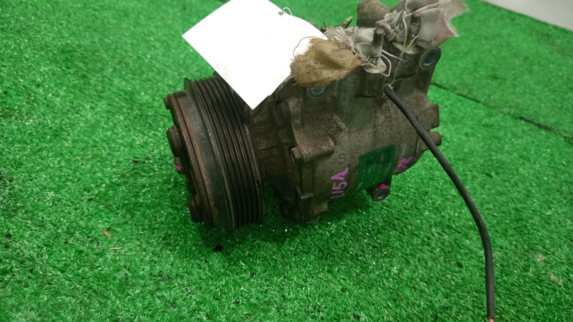 Компрессор кондиционера HONDA FIT ARIA GD8 L15A 1 ракурс