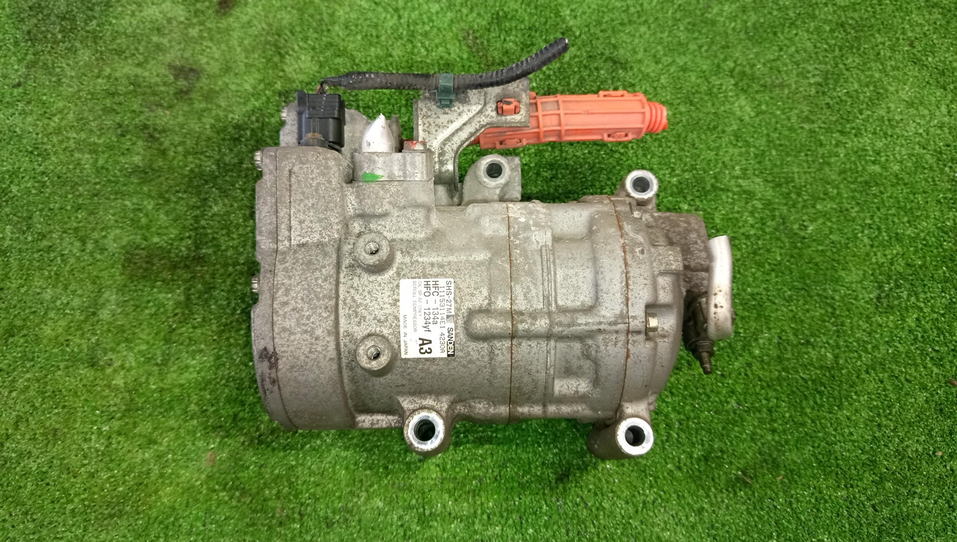 Компрессор кондиционера HONDA GRACE GM5 LEB SHS-27M 1 ракурс