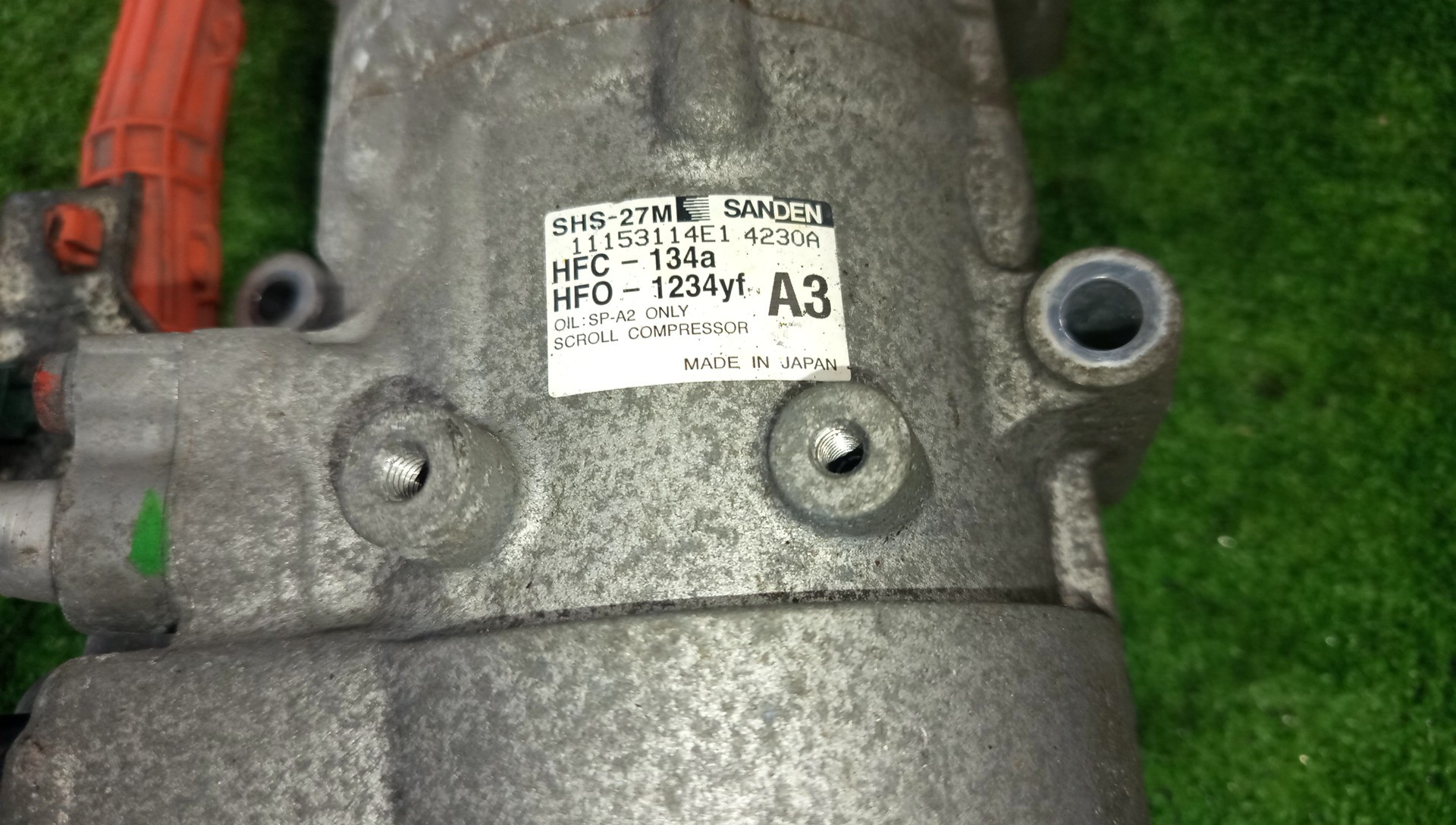 Компрессор кондиционера HONDA GRACE GM5 LEB SHS-27M 3 ракурс