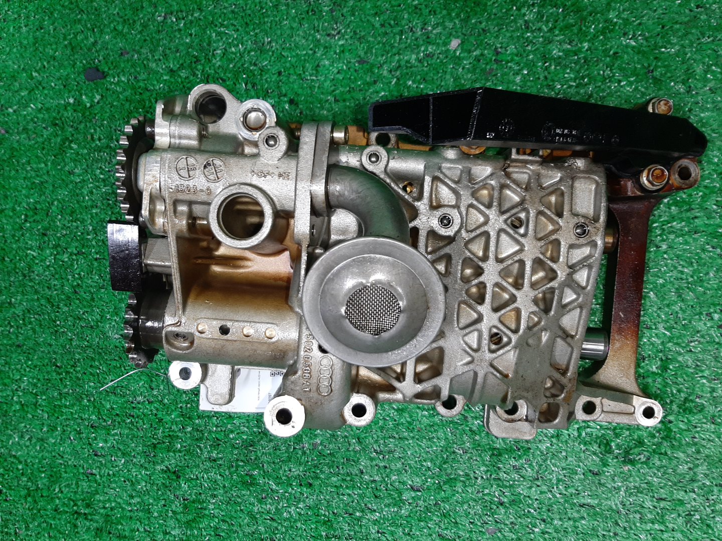 Масляный насос AUDI A4 8EC ALT 8045020508 2 ракурс