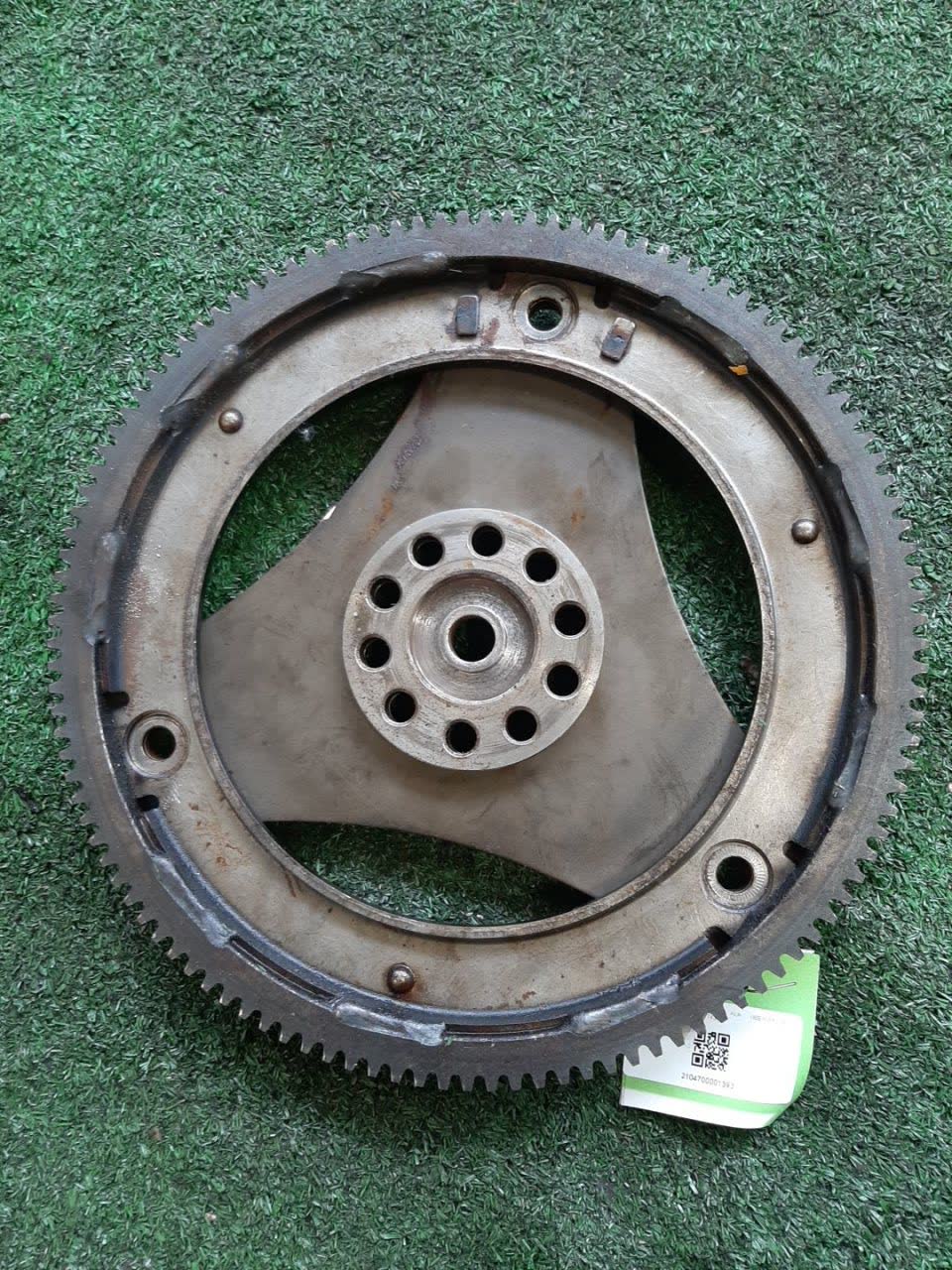Маховик AUDI A6 4F5 AUK 06E105323B 2 ракурс