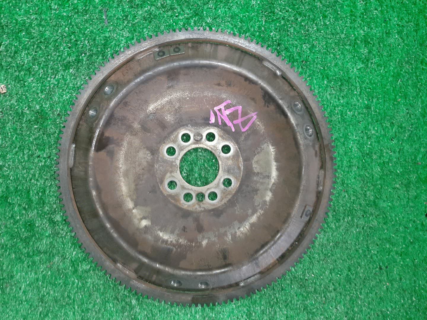 Маховик MERCEDES-BENZ M-Class W164 M272.967 A2720300112 1 ракурс Маховик MERCEDES-BENZ M-Class W164 M272.967 A2720300112 1 ракурс