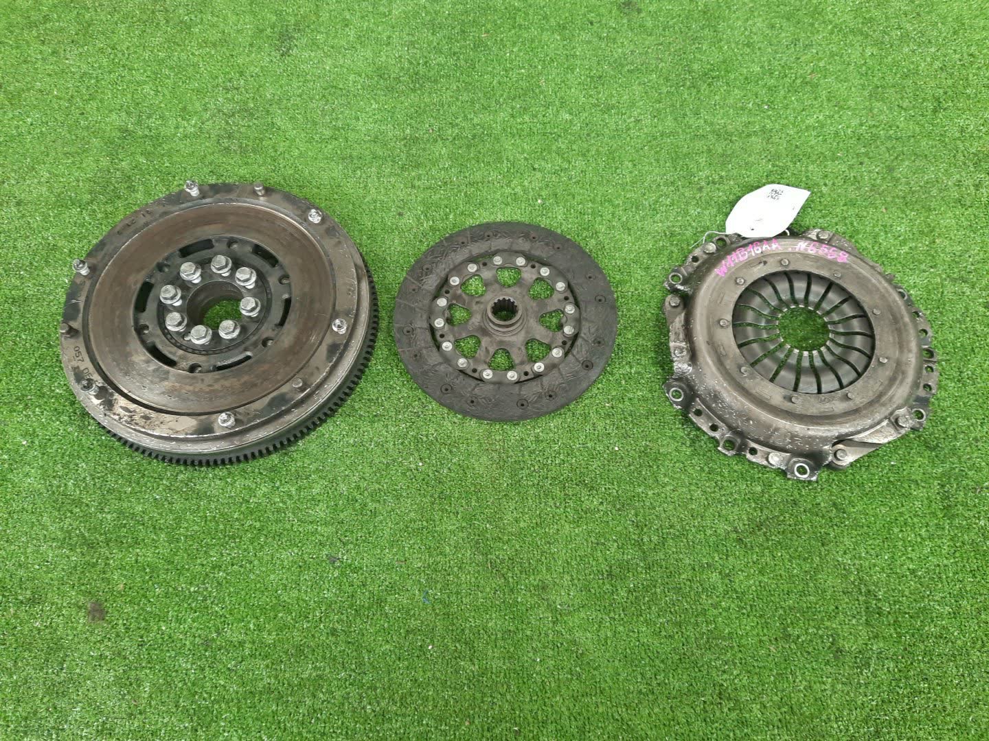 Маховик MINI HATCH R53 W11B16AA 1 ракурс Маховик MINI HATCH R53 W11B16AA 1 ракурс
