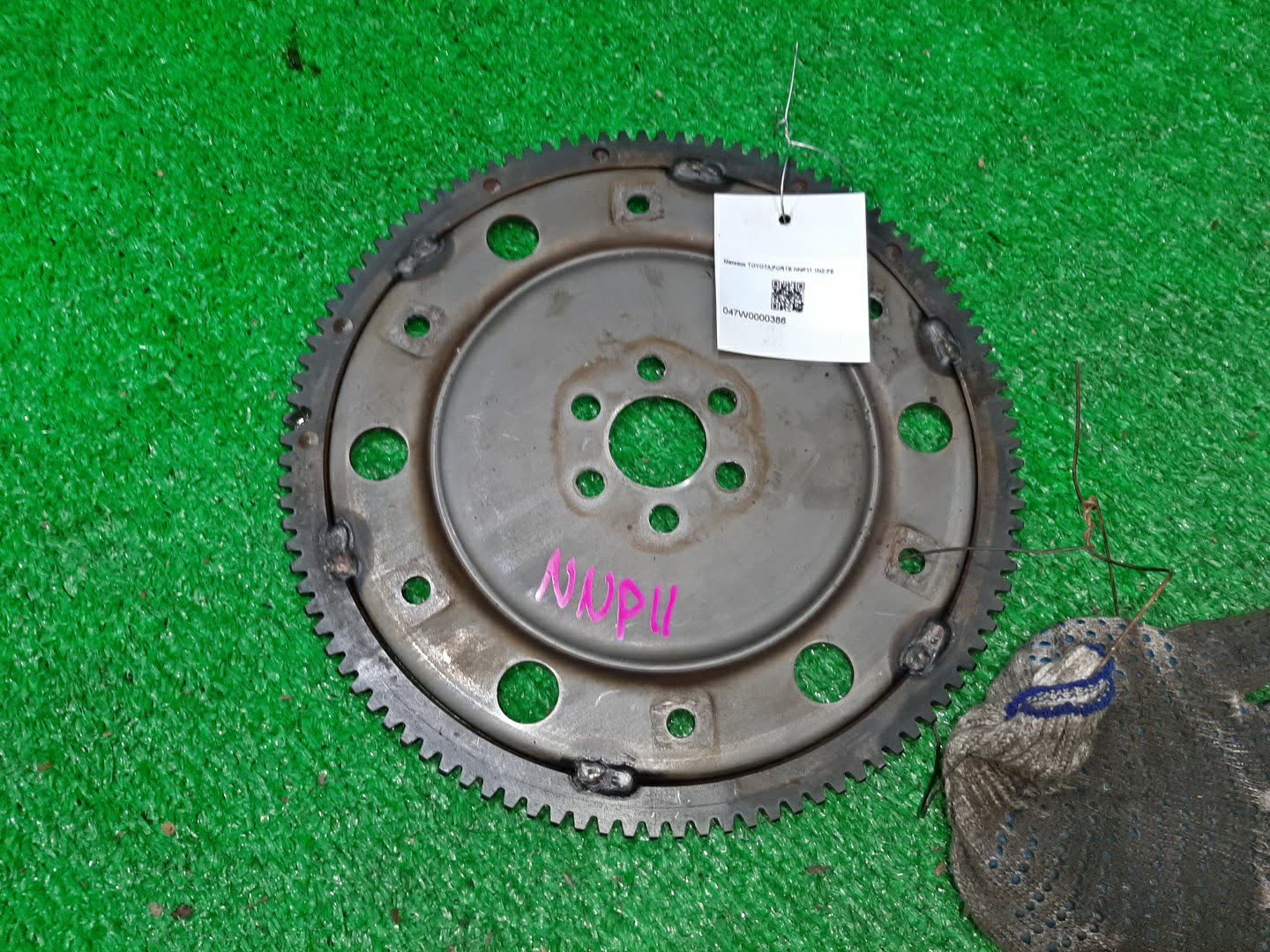 Маховик TOYOTA PORTE NNP11 1NZ-FE 1 ракурс Маховик TOYOTA PORTE NNP11 1NZ-FE 1 ракурс