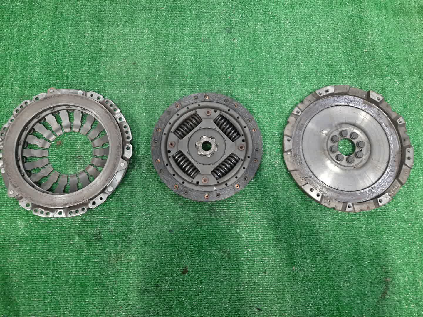 Маховик NISSAN SKYLINE HV37 VQ35HR 2 ракурс