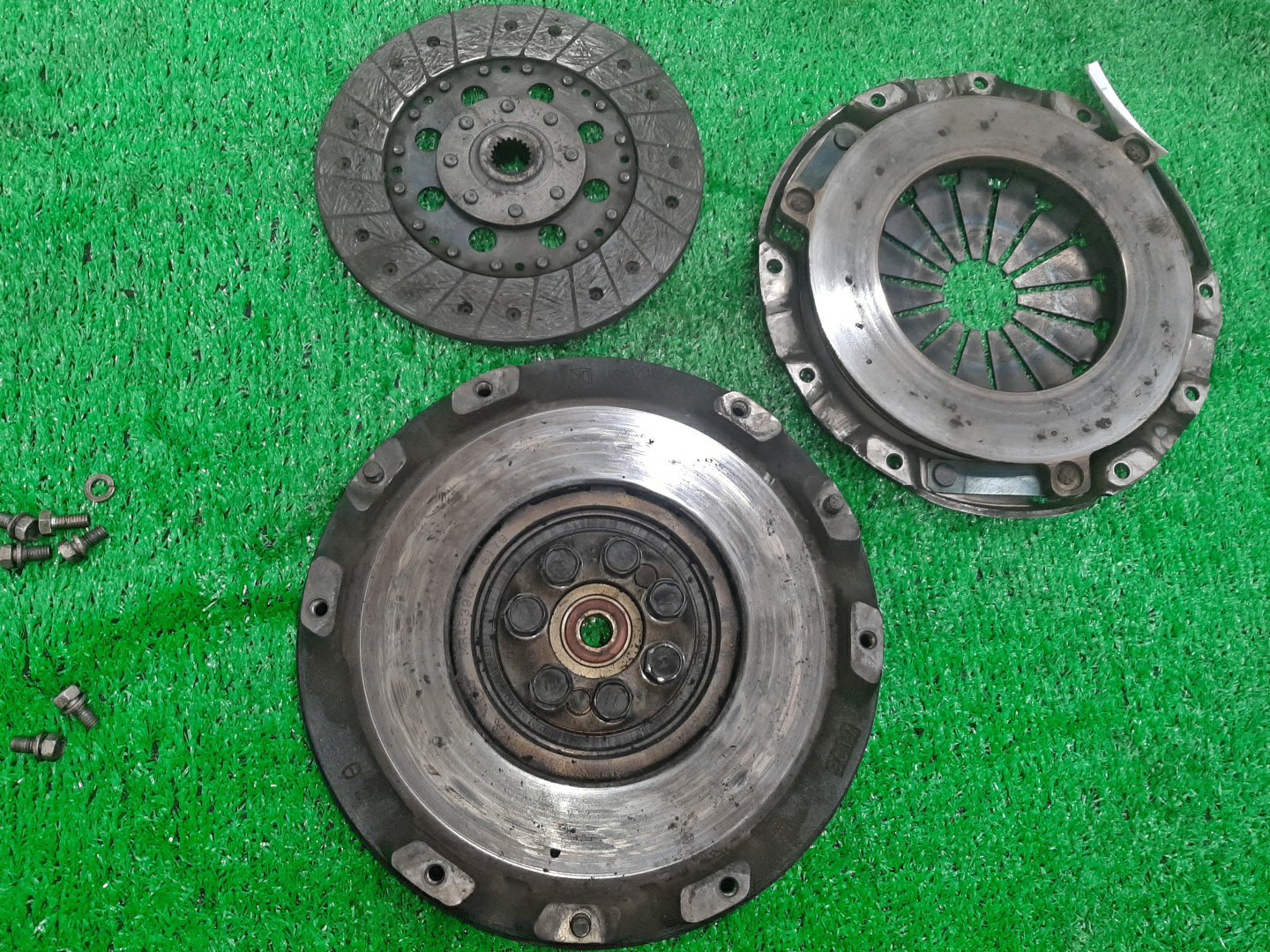 Маховик MITSUBISHI PAJERO IO H76W 4G93 3 ракурс Маховик MITSUBISHI PAJERO IO H76W 4G93 3 ракурс