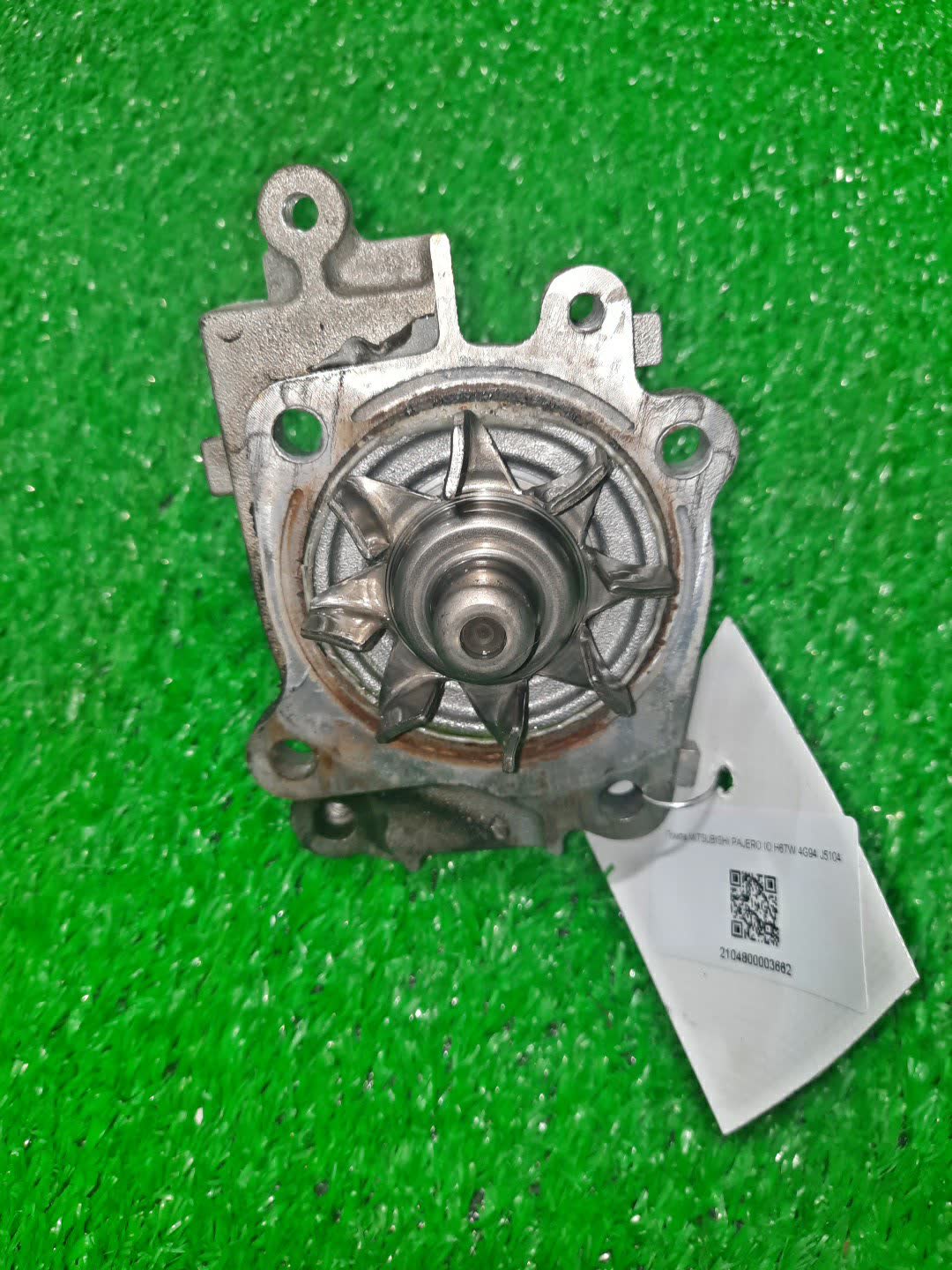 Помпа MITSUBISHI PAJERO IO H67W 4G94 1 ракурс Помпа MITSUBISHI PAJERO IO H67W 4G94 1 ракурс