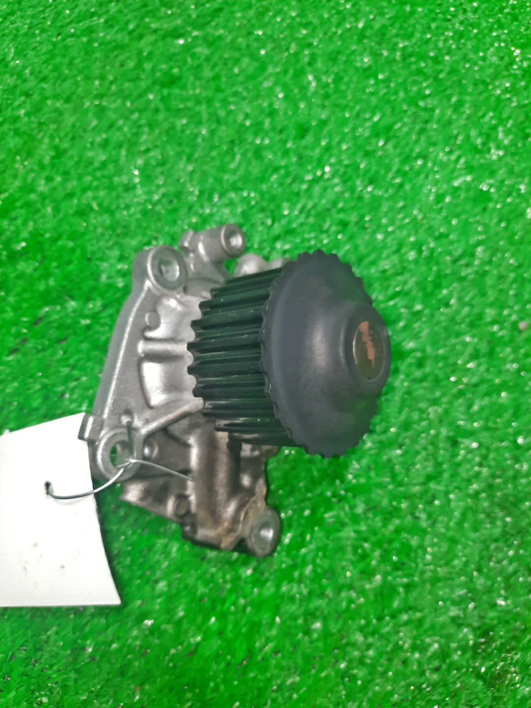 Помпа MITSUBISHI PAJERO IO H67W 4G94 2 ракурс
