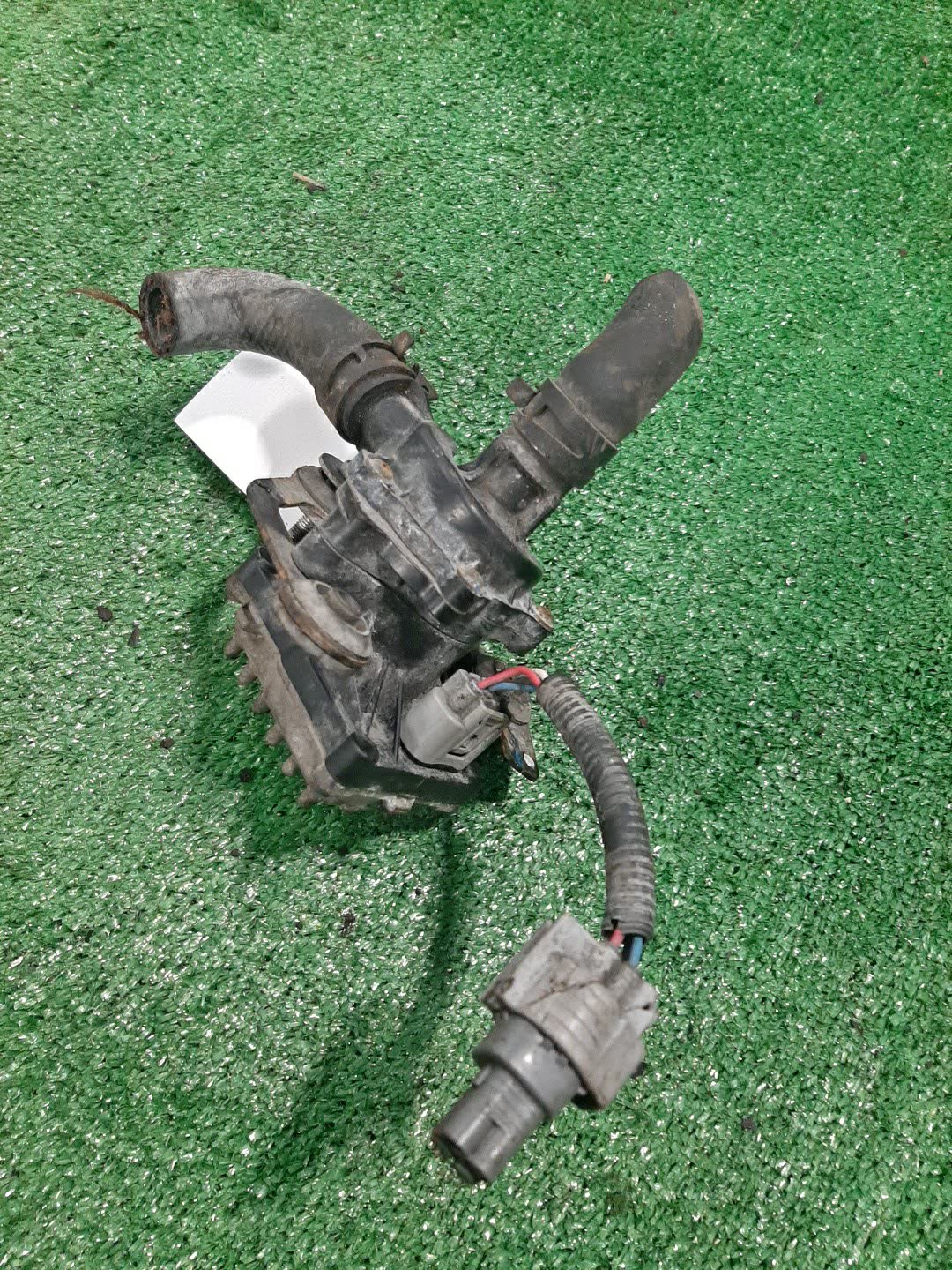 Помпа LEXUS LS600h UVF45 2UR-FSE 2 ракурс
