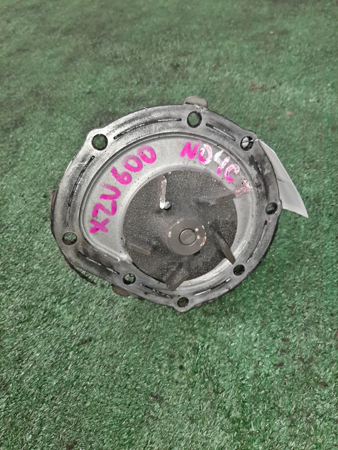 Помпа TOYOTA DYNA XZU600 N04C-T 2 ракурс