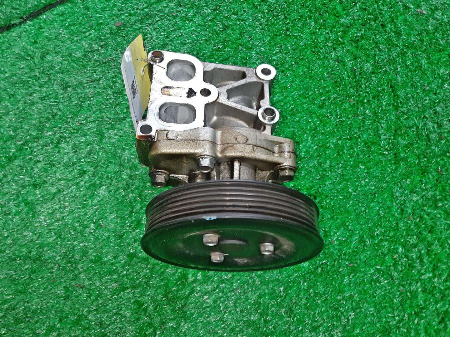 Помпа MITSUBISHI DELICA D5 CV5W 4B12 1 ракурс