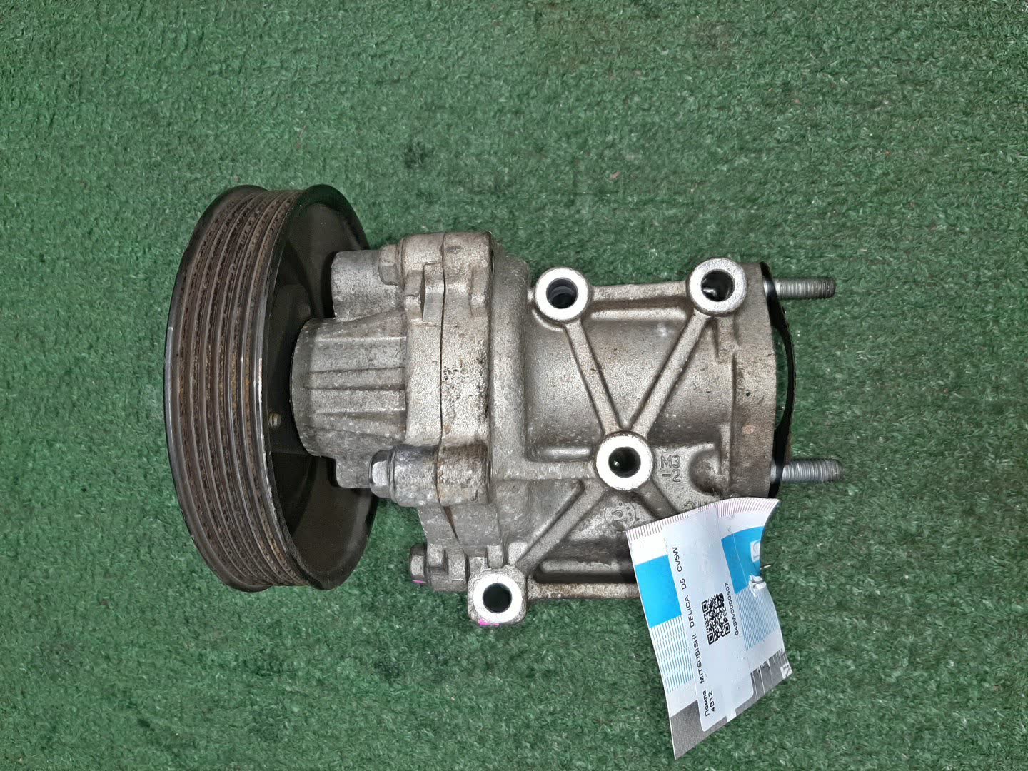 Помпа MITSUBISHI DELICA D5 CV5W 4B12 1 ракурс
