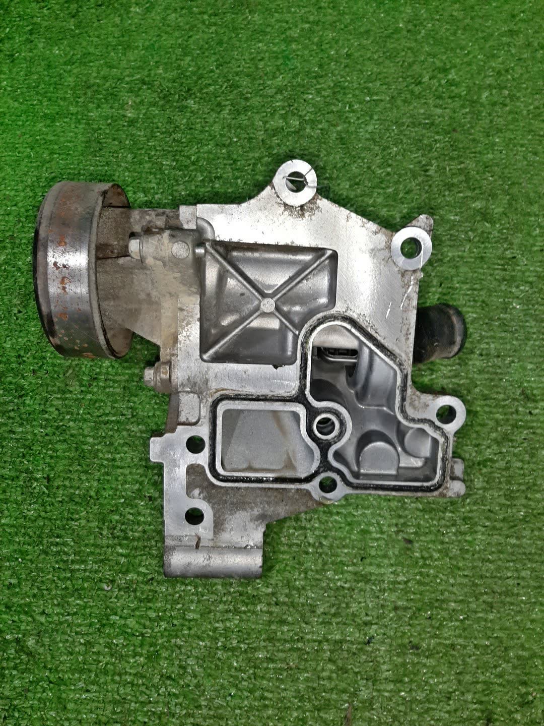 Помпа NISSAN SERENA C25 MR20DE 2 ракурс