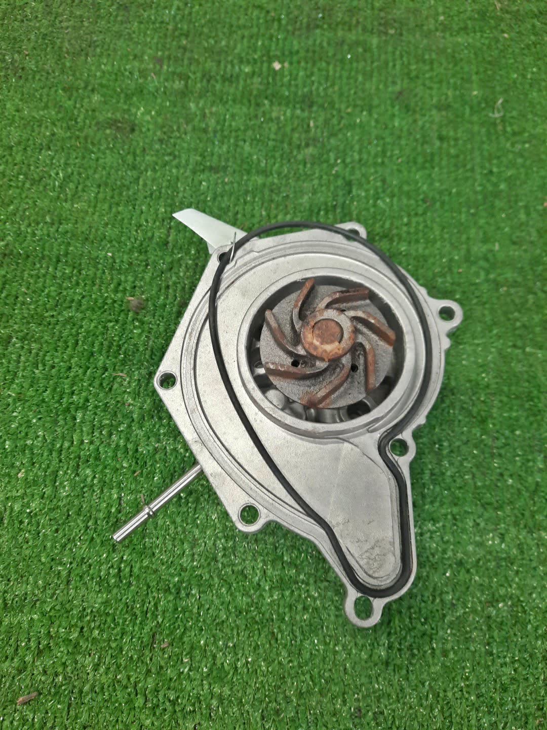 Помпа VOLKSWAGEN TOUAREG 7P5 CGFA GEBA11095 3 ракурс