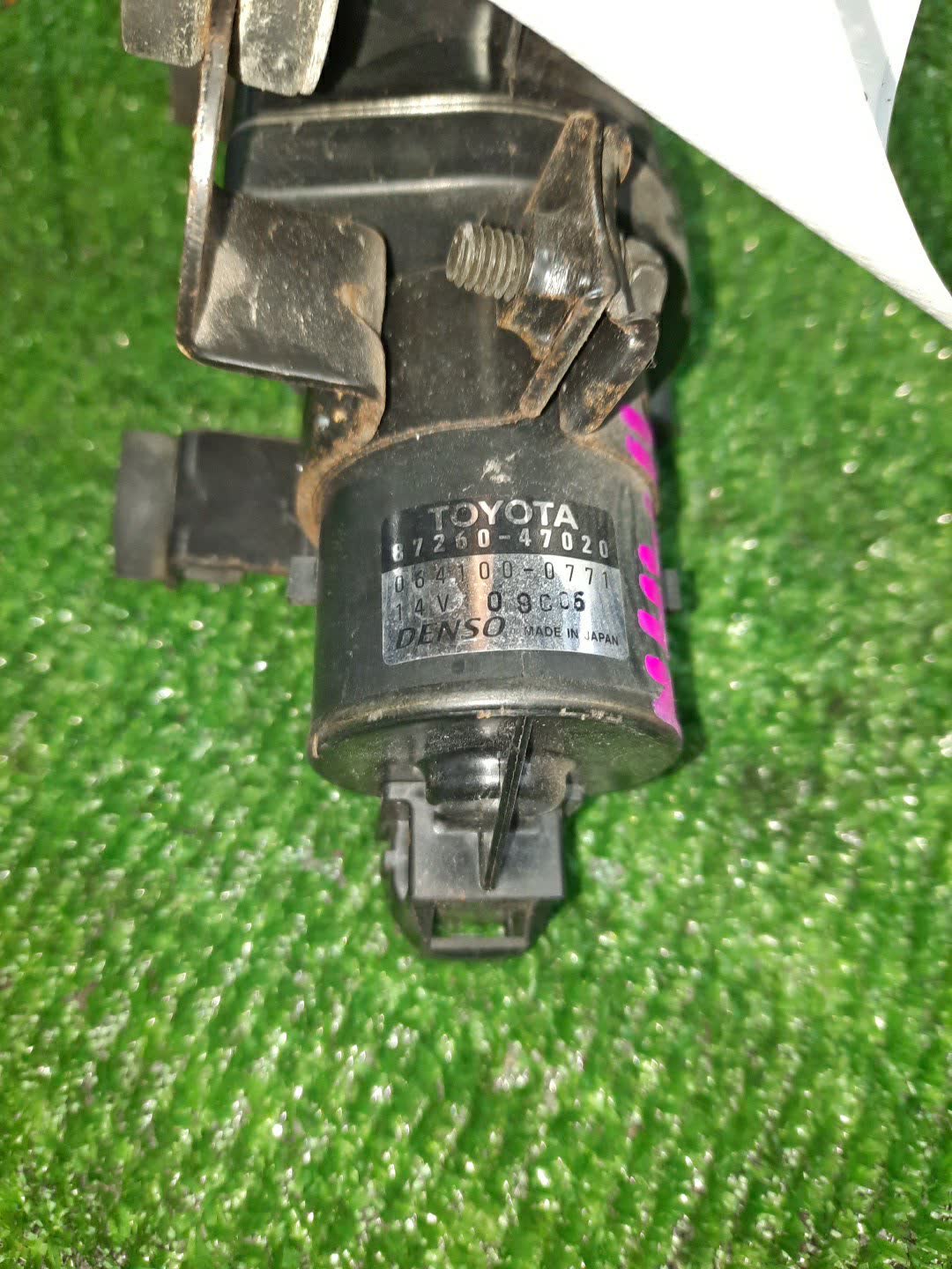 Помпа TOYOTA PRIUS NHW11 1NZ-FXE 87260-47020 4 ракурс