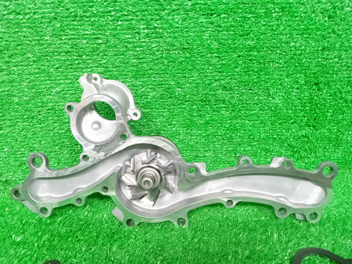 Помпа TOYOTA LAND CRUISER PRADO GRJ150 1GR-FE 16100-39545 3 ракурс