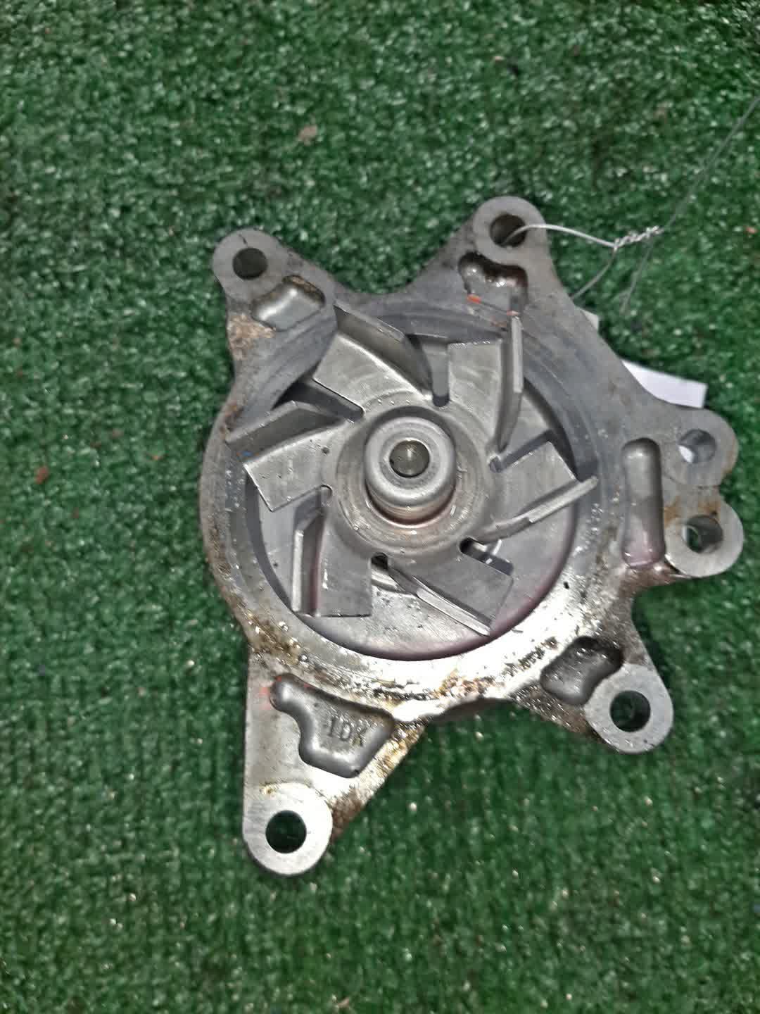 Помпа TOYOTA COROLLA FIELDER ZZE122G 1ZZ-FE 2 ракурс