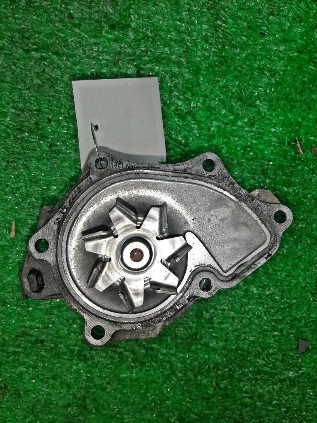 Помпа TOYOTA CAMRY ACV30 2AZ-FE 2 ракурс