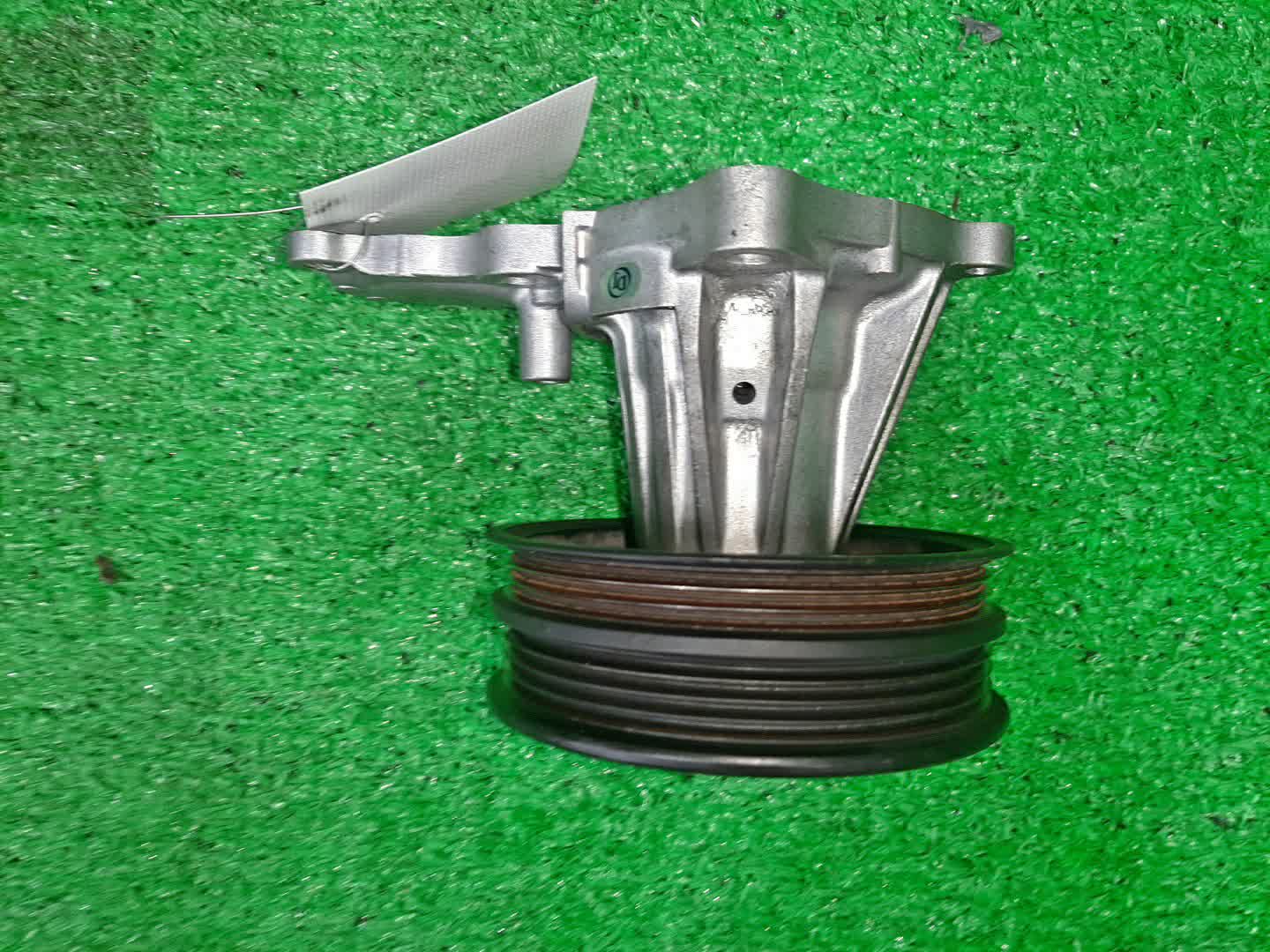 Помпа TOYOTA ALTEZZA GXE10 1G-FE 2 ракурс