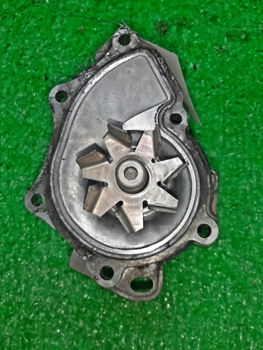 Помпа TOYOTA CAMRY ACV30 2AZ-FE 3 ракурс