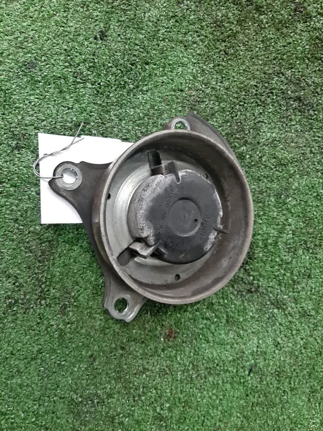 Помпа TOYOTA VOXY ZRR70G 3ZR-FE 2 ракурс