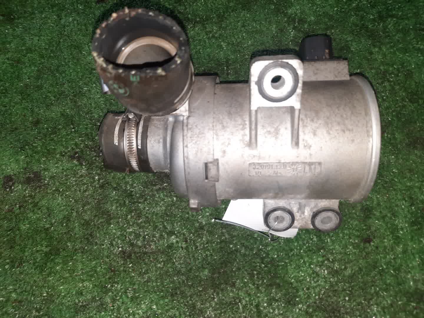 Помпа BMW X1 E84 N20B20A 2 ракурс