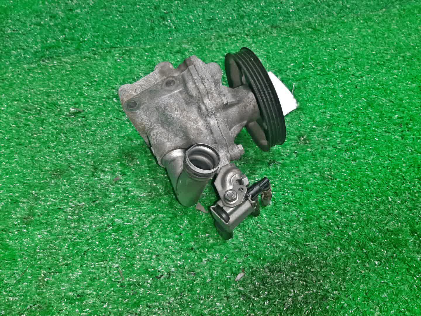 Помпа SUZUKI JIMNY JB23W K6A-T 2 ракурс