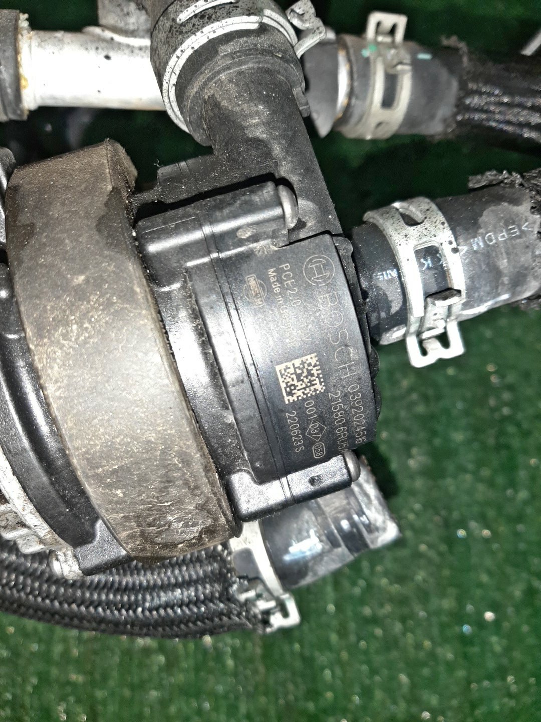 Помпа NISSAN X-TRAIL SNT33 KR15DDT 21580-6RU5A 2 ракурс