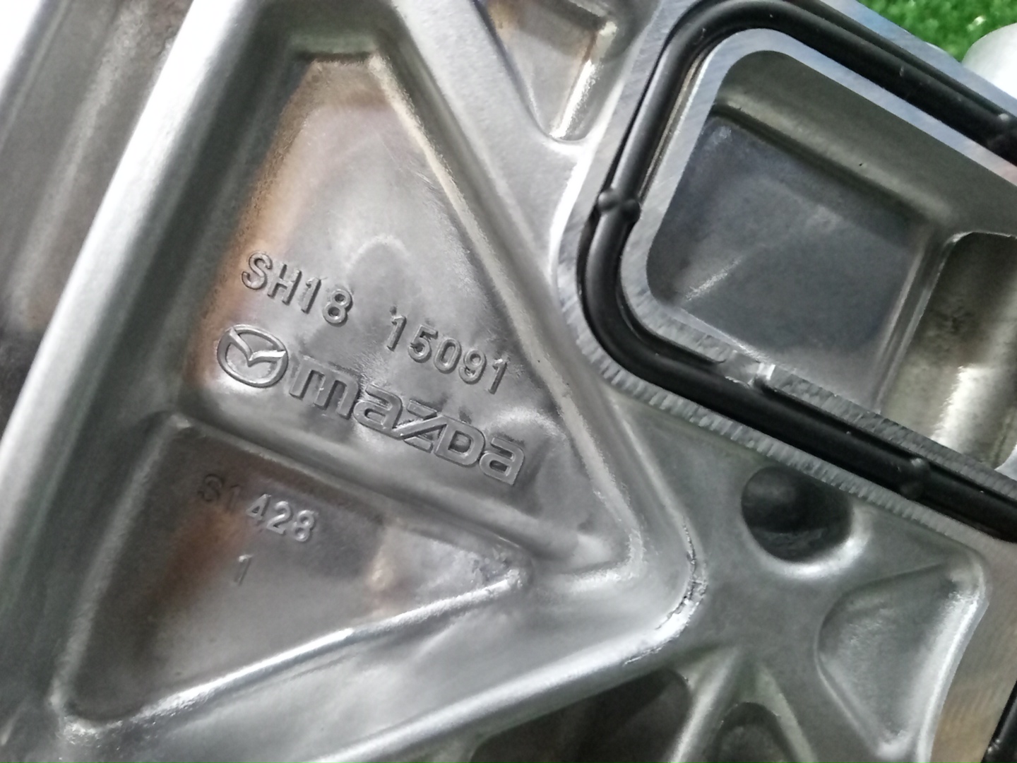 Помпа MAZDA CX-8 KG2P SH18-15-010C 5 ракурс