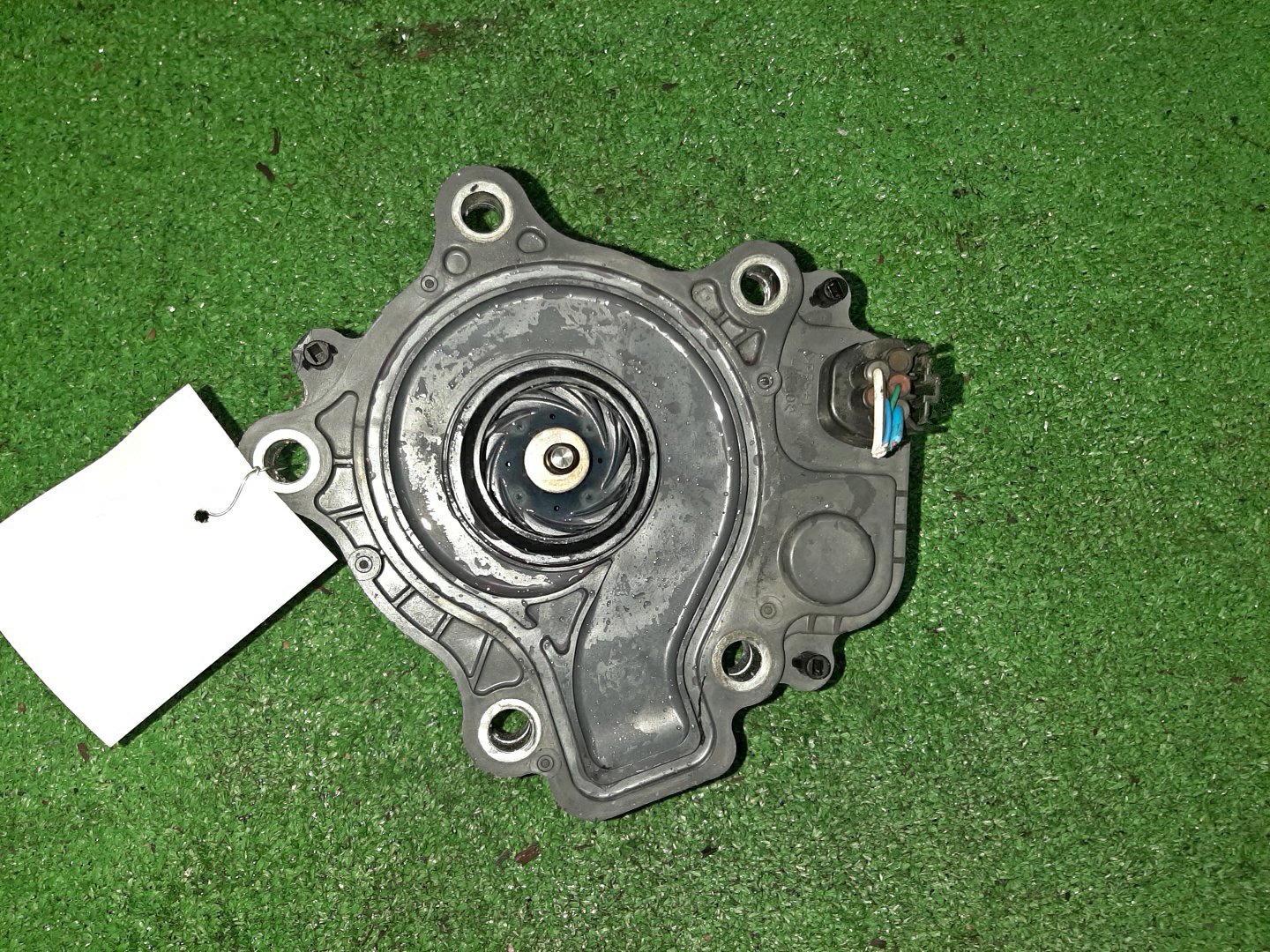 Помпа TOYOTA AQUA NHP10 1NZ-FXE 1 ракурс Помпа TOYOTA AQUA NHP10 1NZ-FXE 1 ракурс