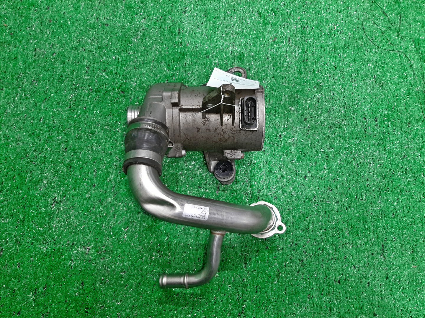 Помпа BMW 3-Series E91 N43B20A 11517586928 1 ракурс