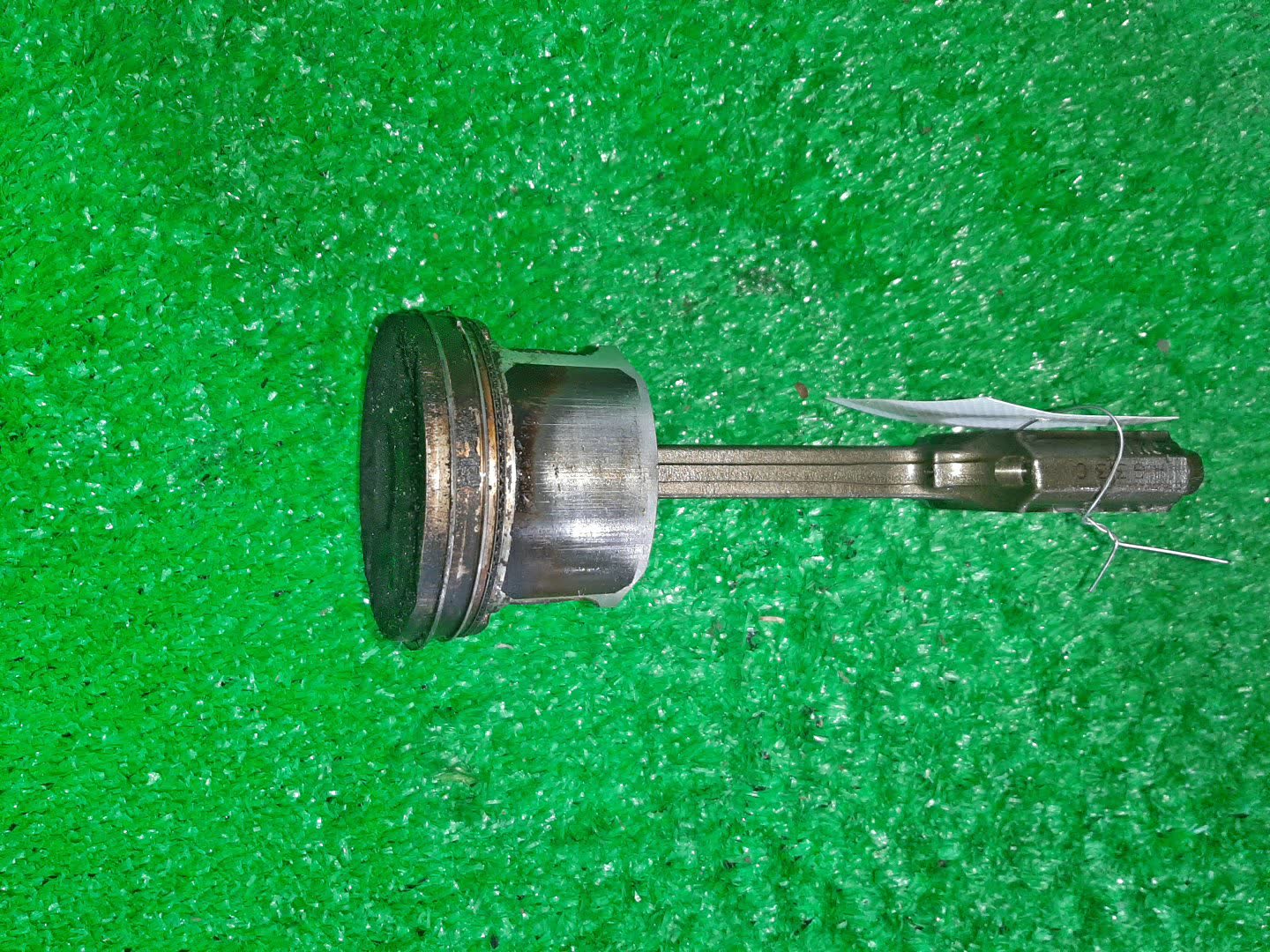 Поршень NISSAN JUKE NF15 MR16DDT 2 ракурс