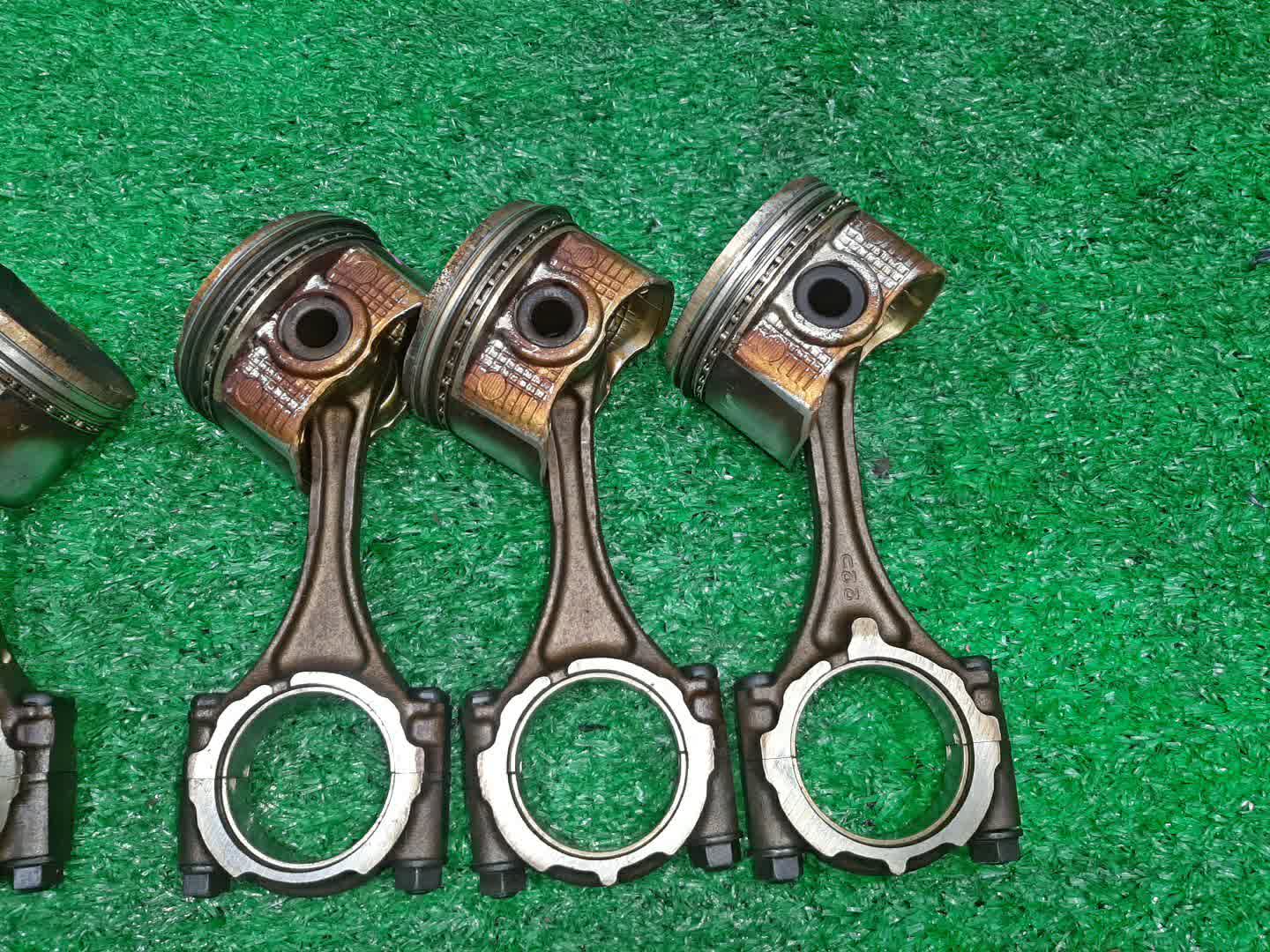 Поршень TOYOTA MARK II GX110 1G-FE 3 ракурс