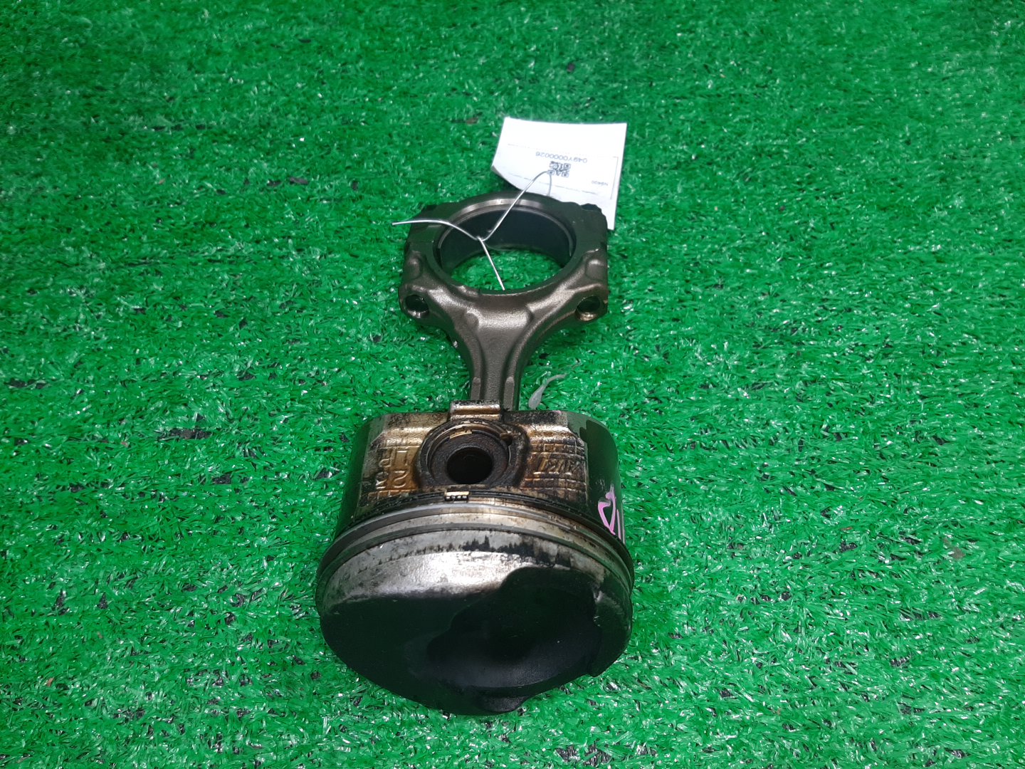Поршень TOYOTA MARK II JZX110 1JZ-FSE 1 ракурс Поршень TOYOTA MARK II JZX110 1JZ-FSE 1 ракурс