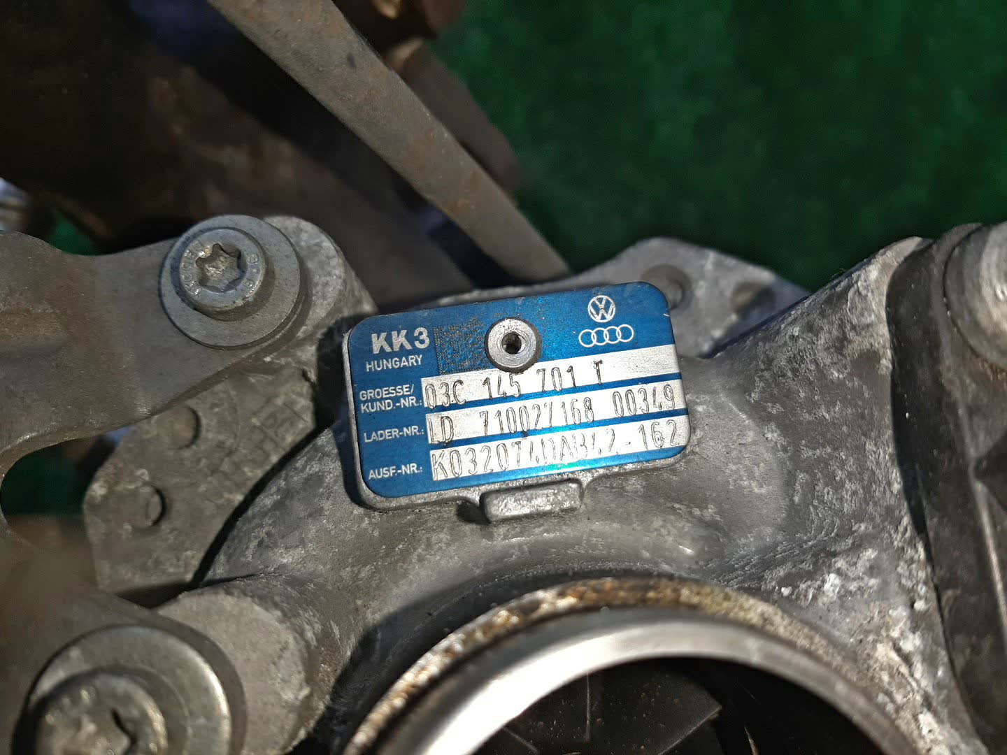 Турбина VOLKSWAGEN GOLF 1K5 CAVD 03C145701T 5 ракурс