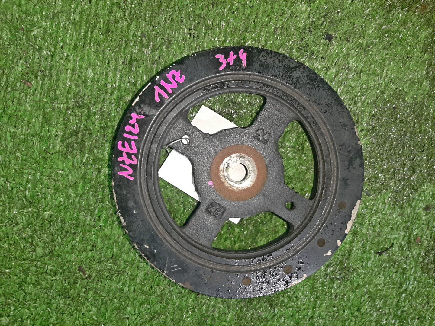 Шкив коленвала TOYOTA COROLLA FIELDER NZE124G 1NZ-FE 4 ракурс