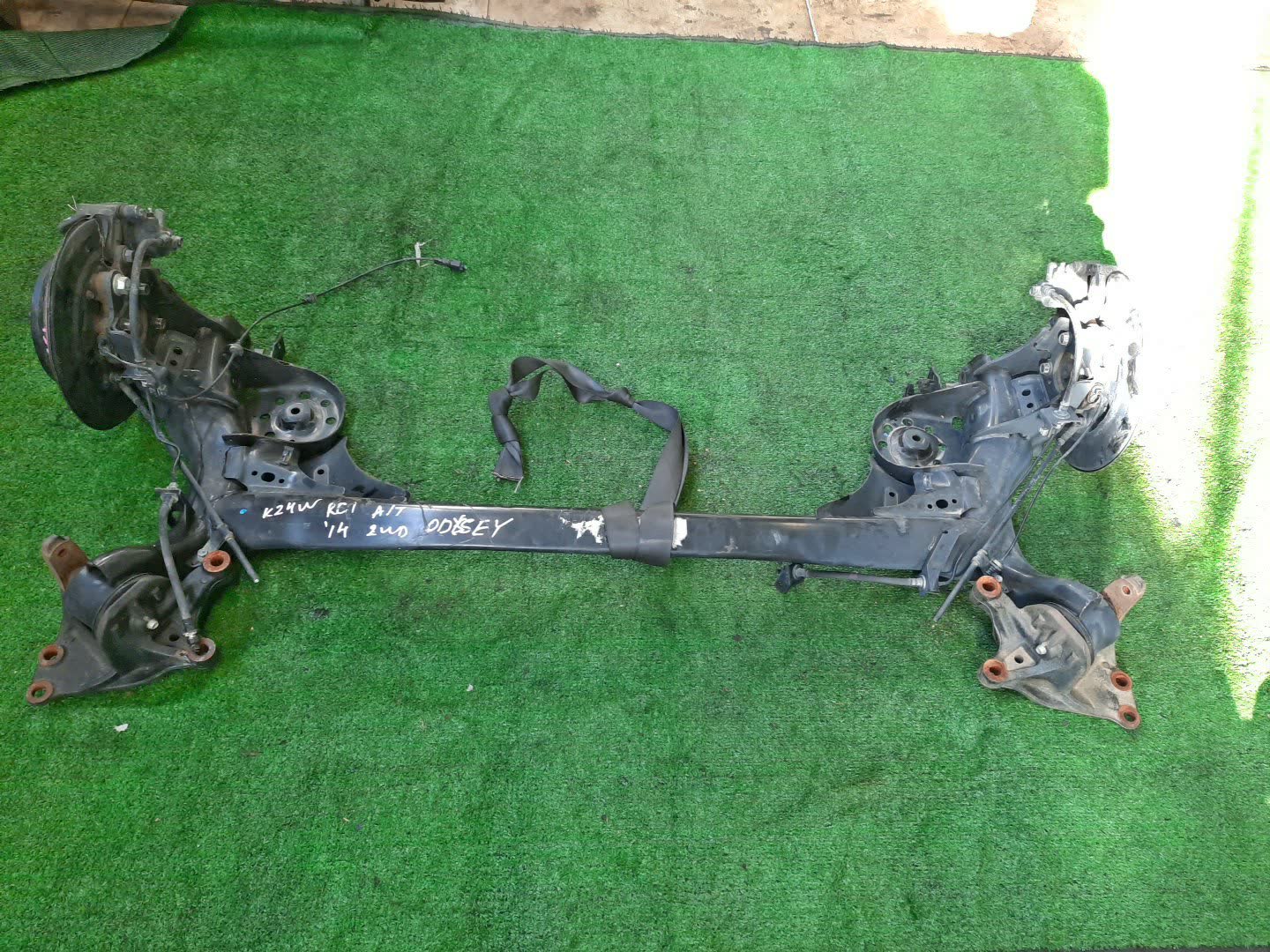 Балка задняя HONDA ODYSSEY RC1 K24W 1334 1 ракурс Балка задняя HONDA ODYSSEY RC1 K24W 1334 1 ракурс