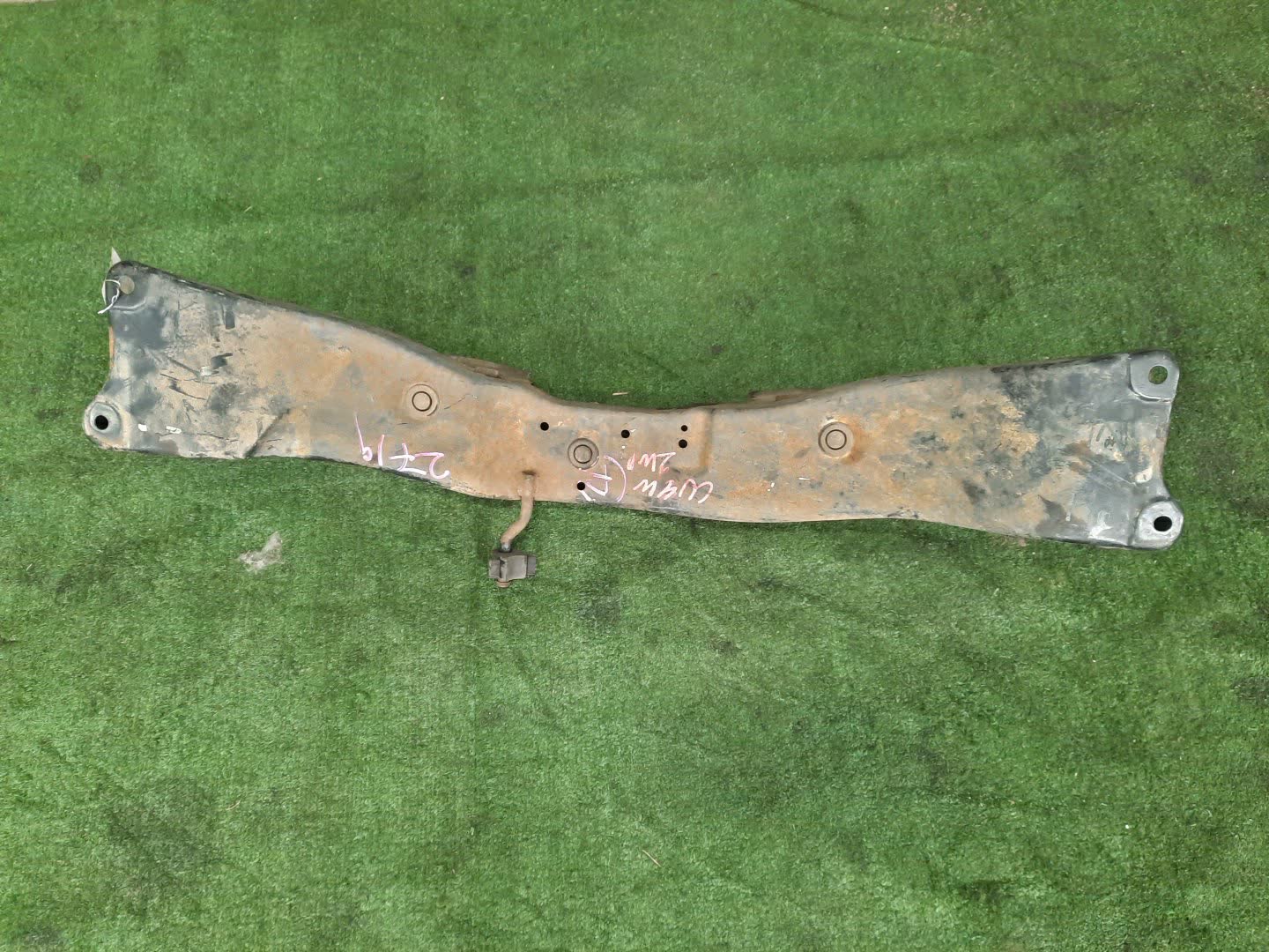 Балка задняя MITSUBISHI AIRTREK CU4W 4G64 2719 1 ракурс Балка задняя MITSUBISHI AIRTREK CU4W 4G64 2719 1 ракурс