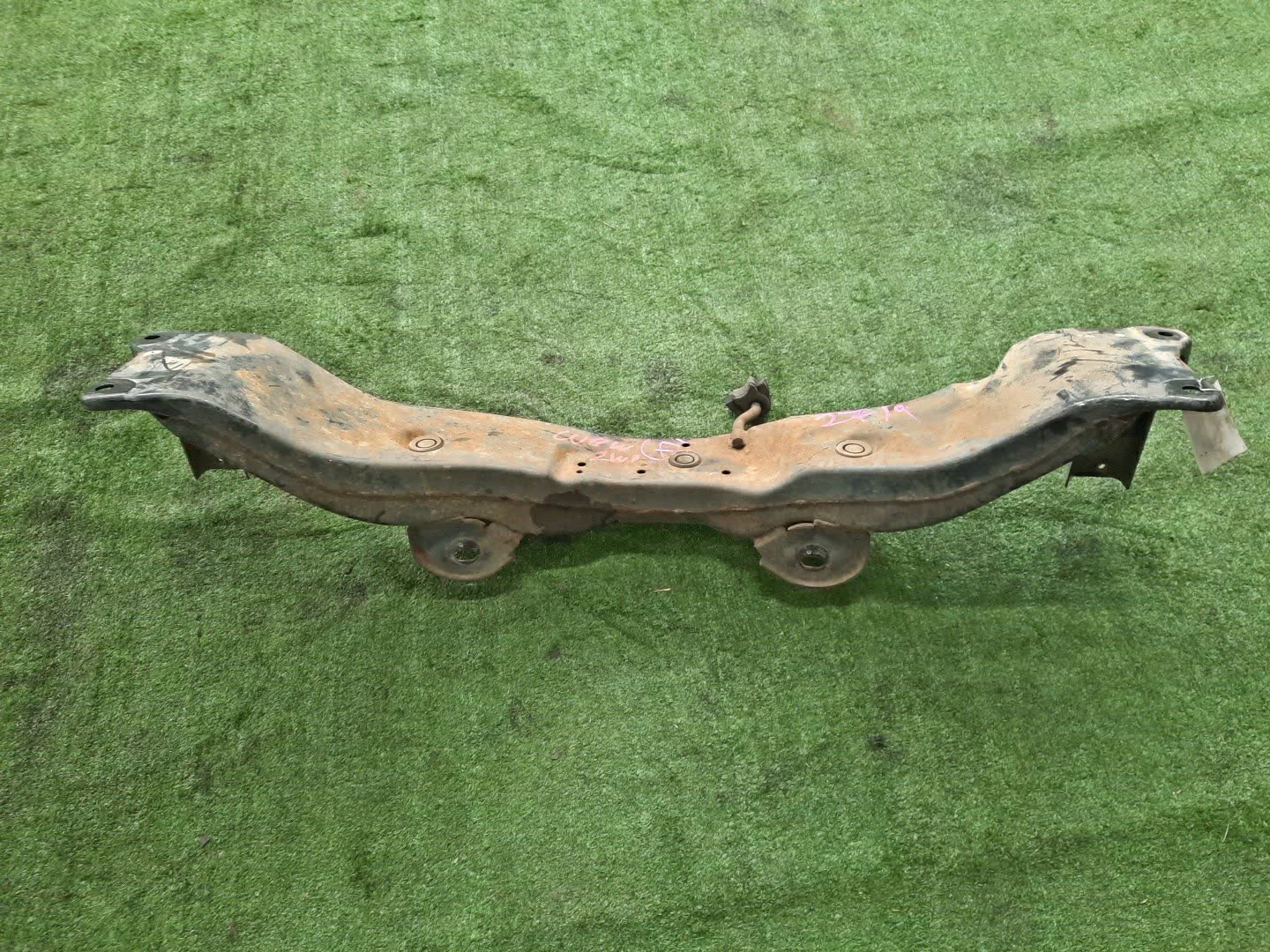 Балка задняя MITSUBISHI AIRTREK CU4W 4G64 2719 2 ракурс Балка задняя MITSUBISHI AIRTREK CU4W 4G64 2719 2 ракурс