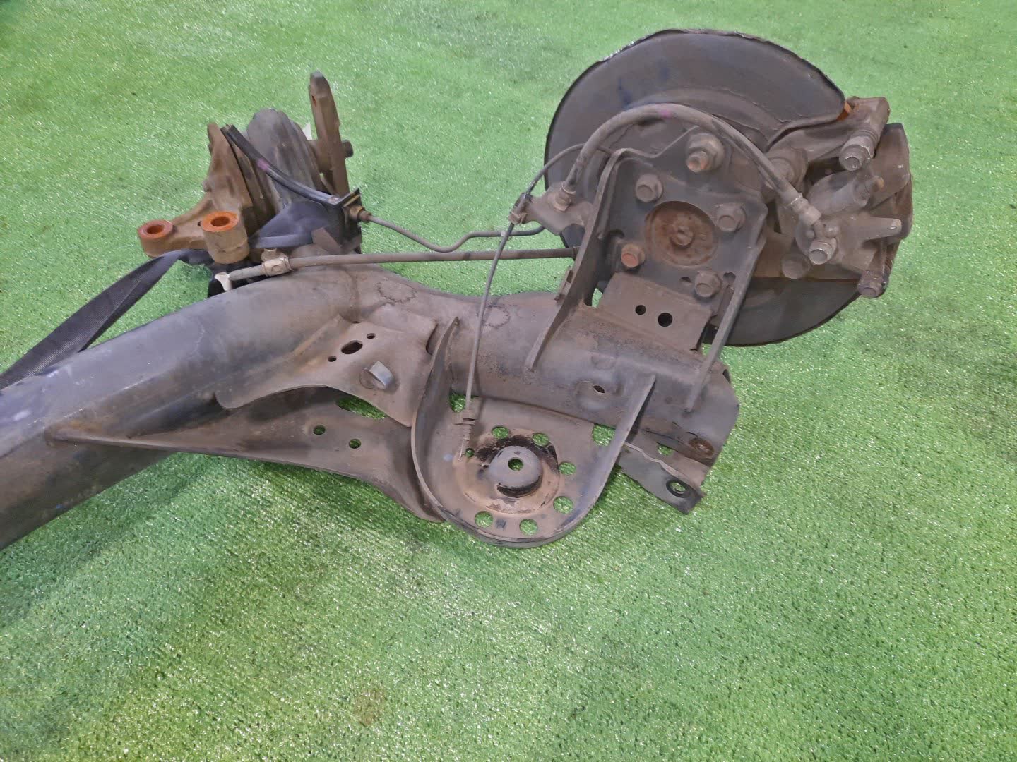 Балка задняя HONDA ODYSSEY RC1 K24W 2742 3 ракурс Балка задняя HONDA ODYSSEY RC1 K24W 2742 3 ракурс